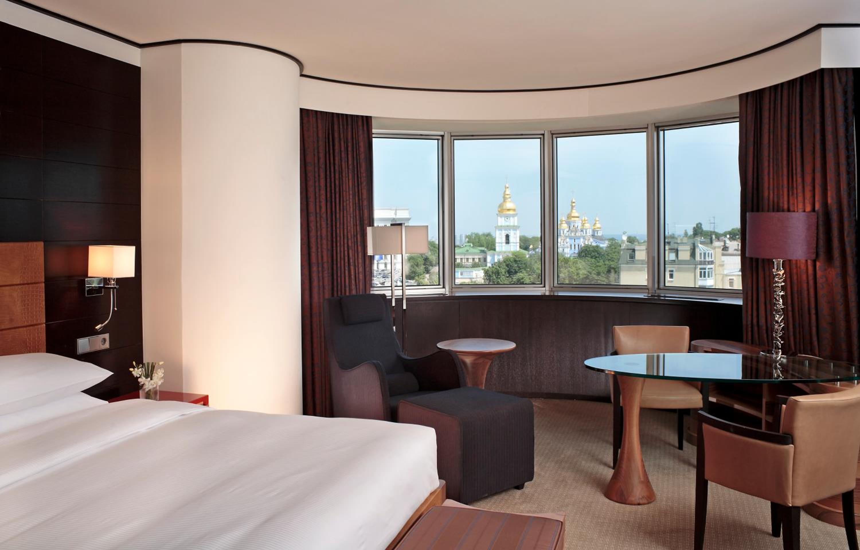 King Room with Cathedral View - Photo 2