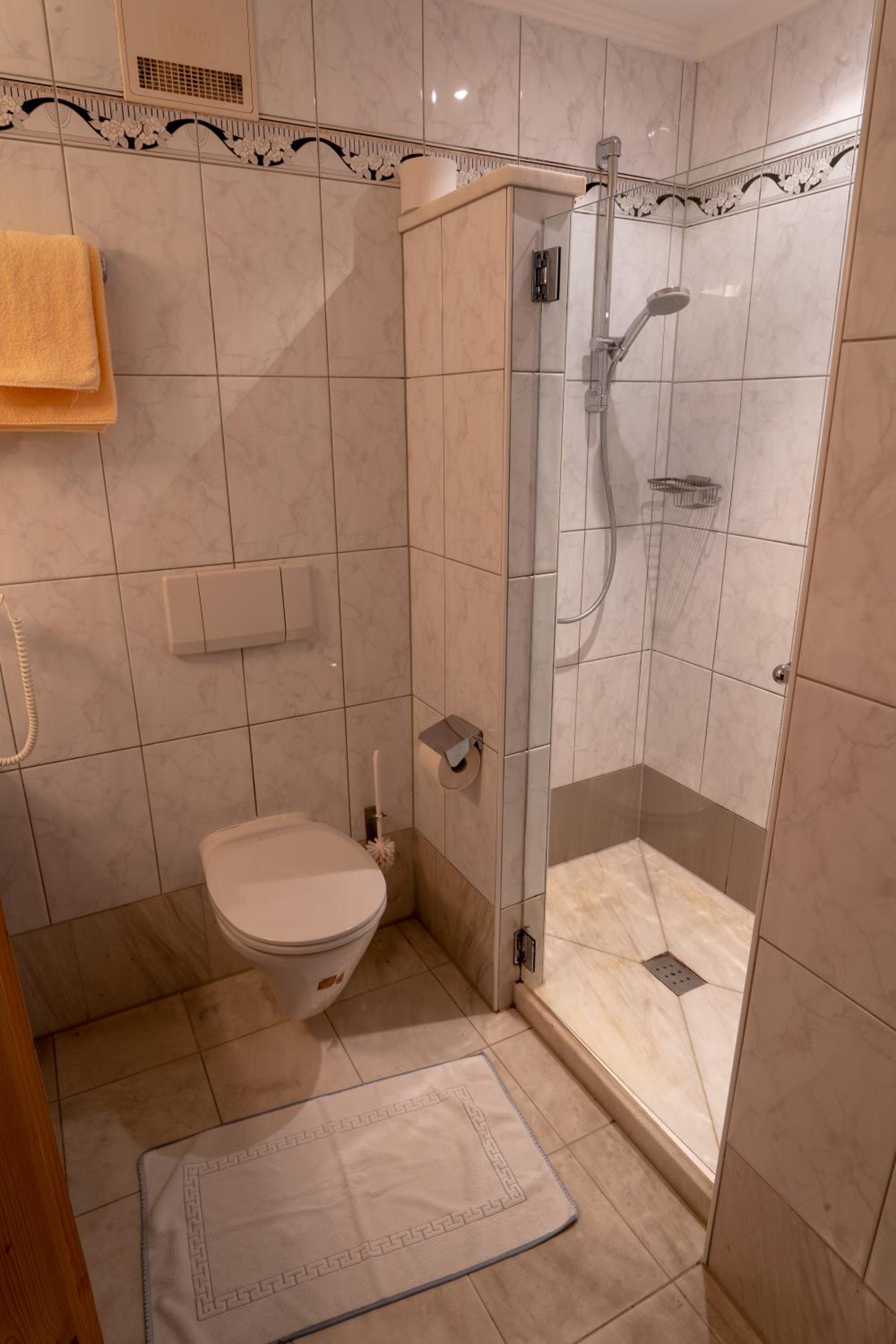 Double Room - Photo 2