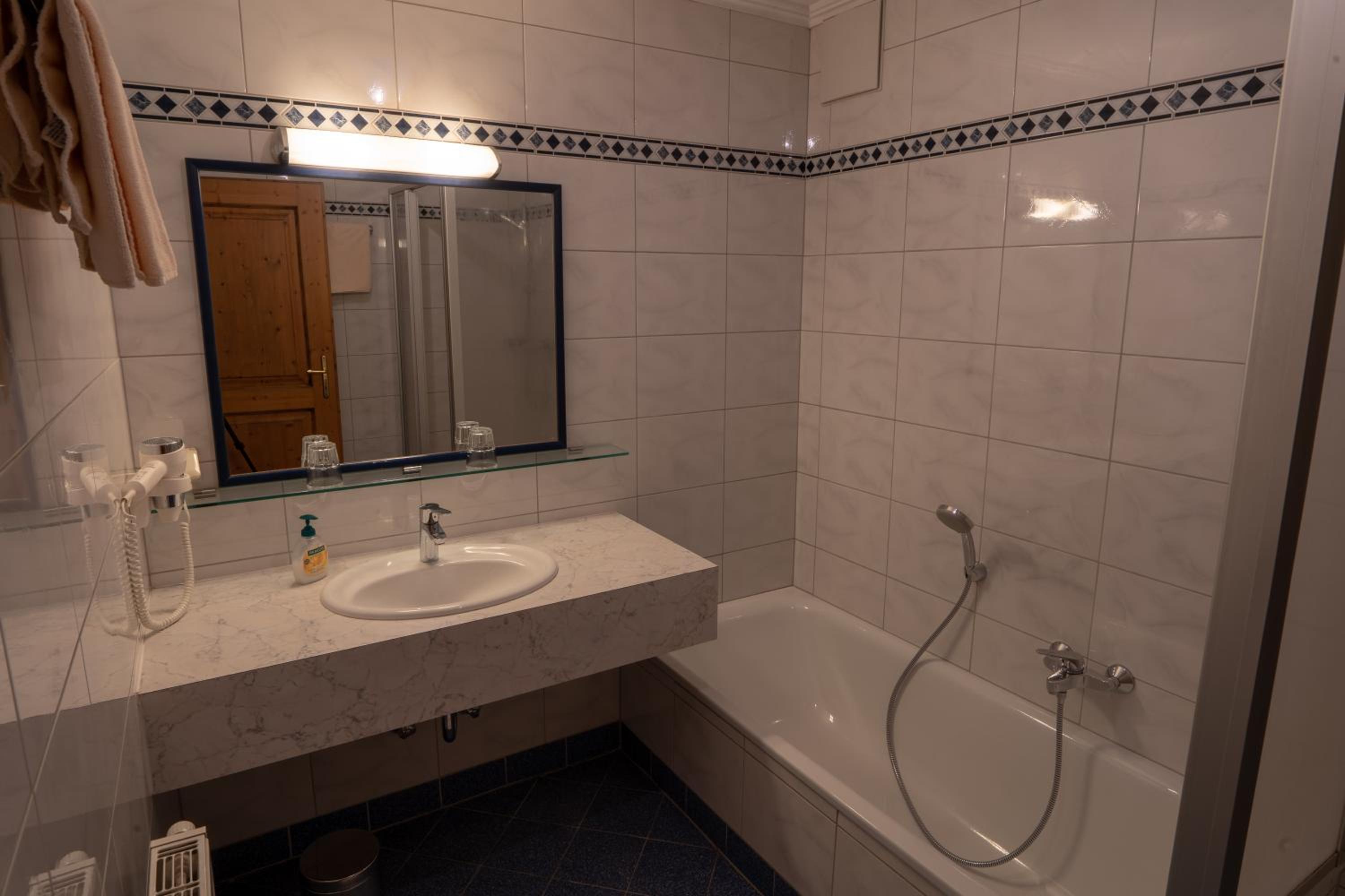 Double Room - Photo 7
