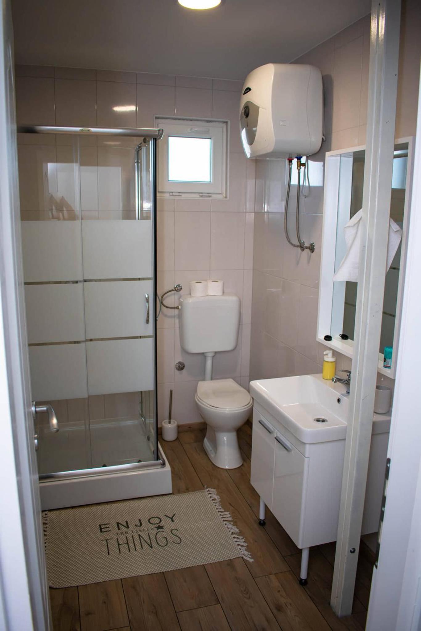 One-Bedroom House - Photo 8