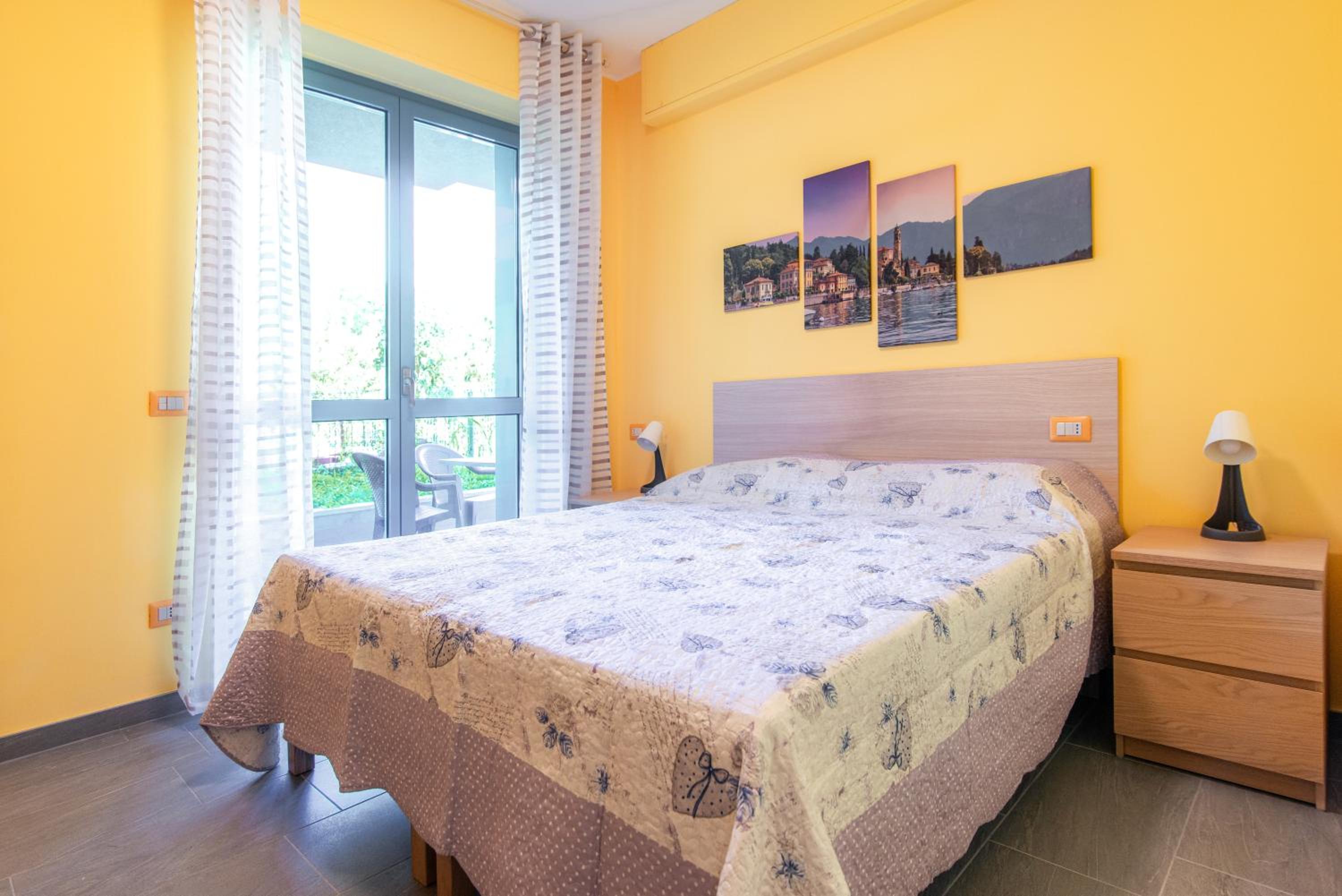 Deluxe Double Room with Balcony - Photo 4
