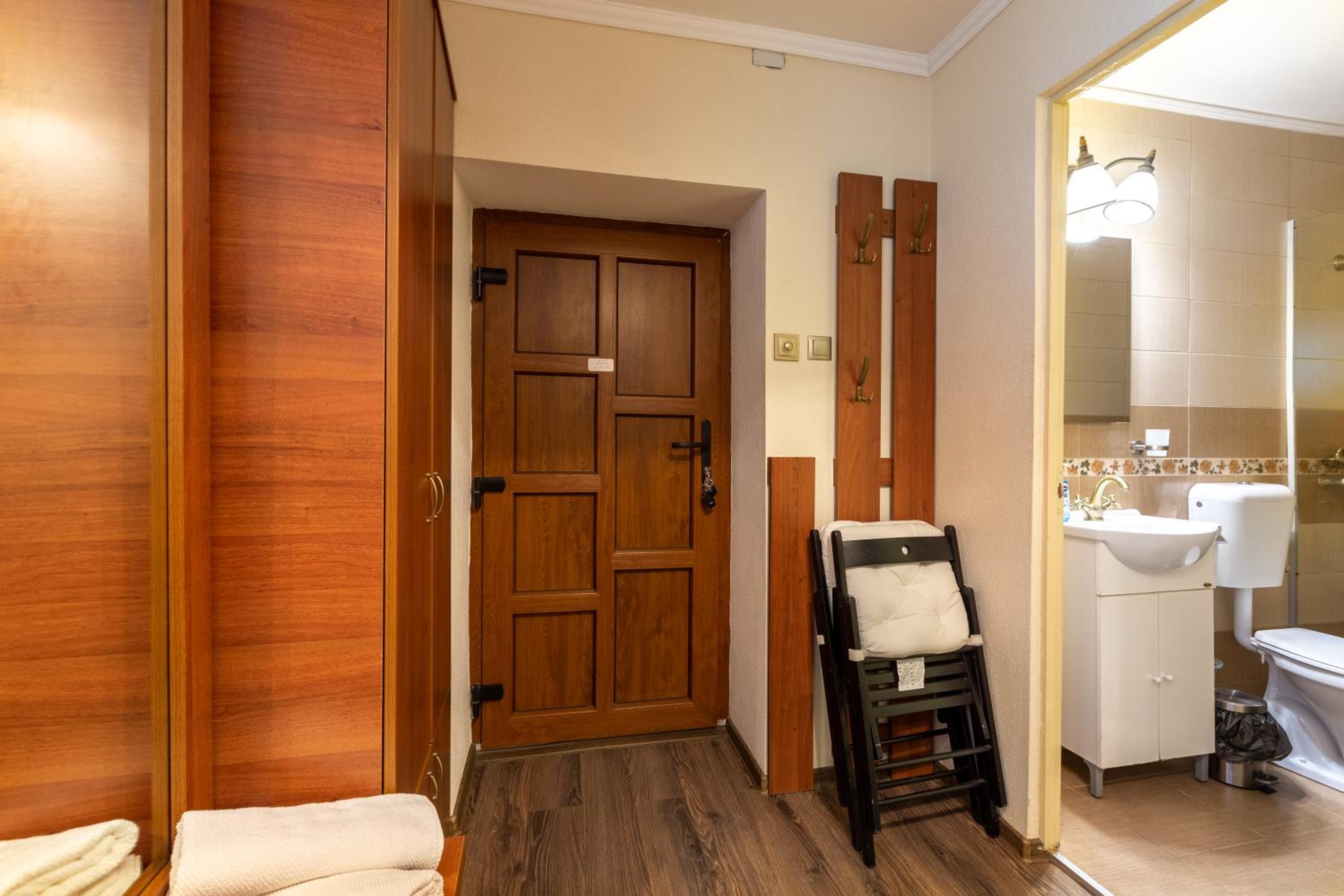 One-Bedroom Apartment - Photo 4