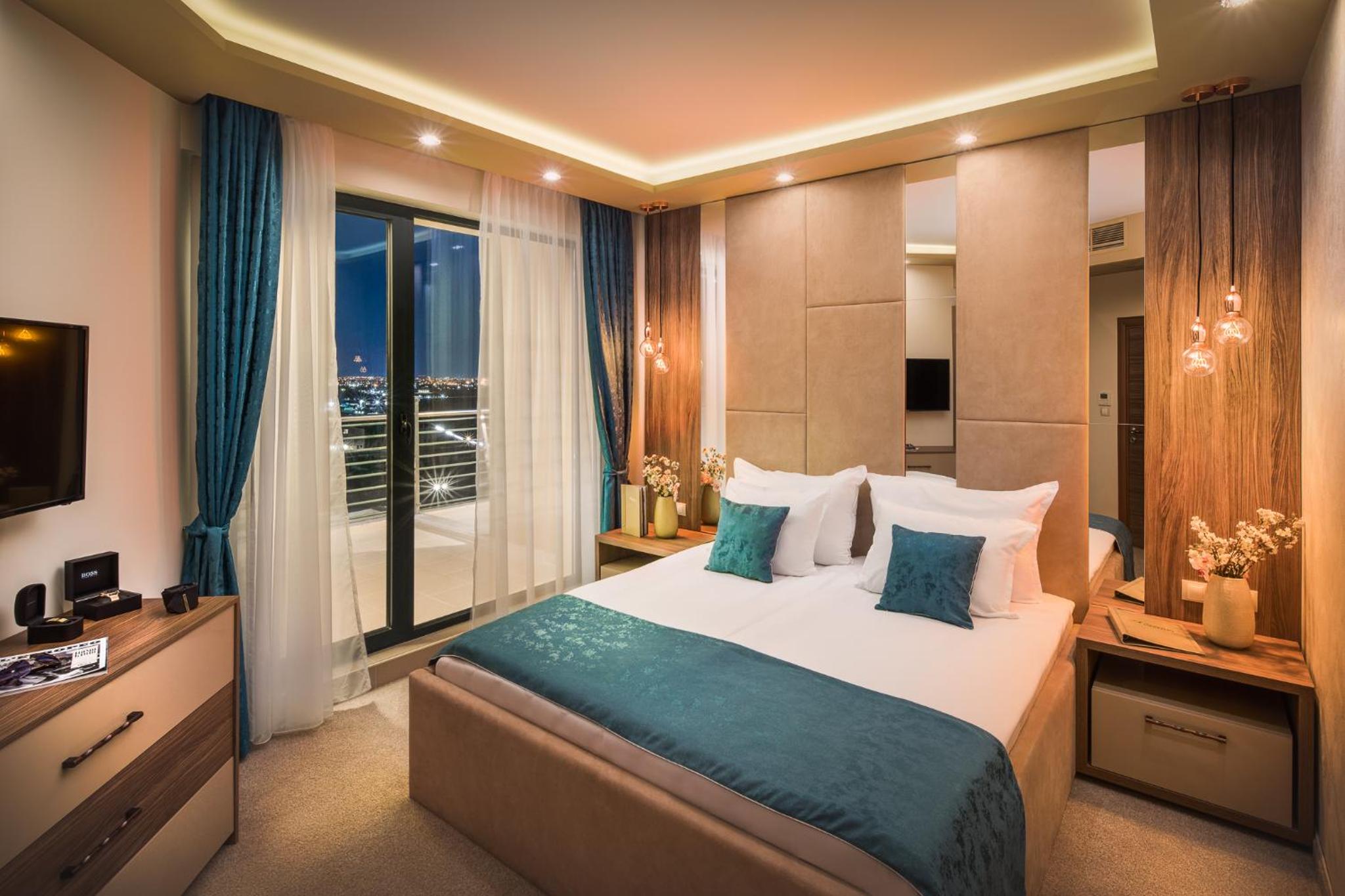 One-Bedroom Apartment with Balcony