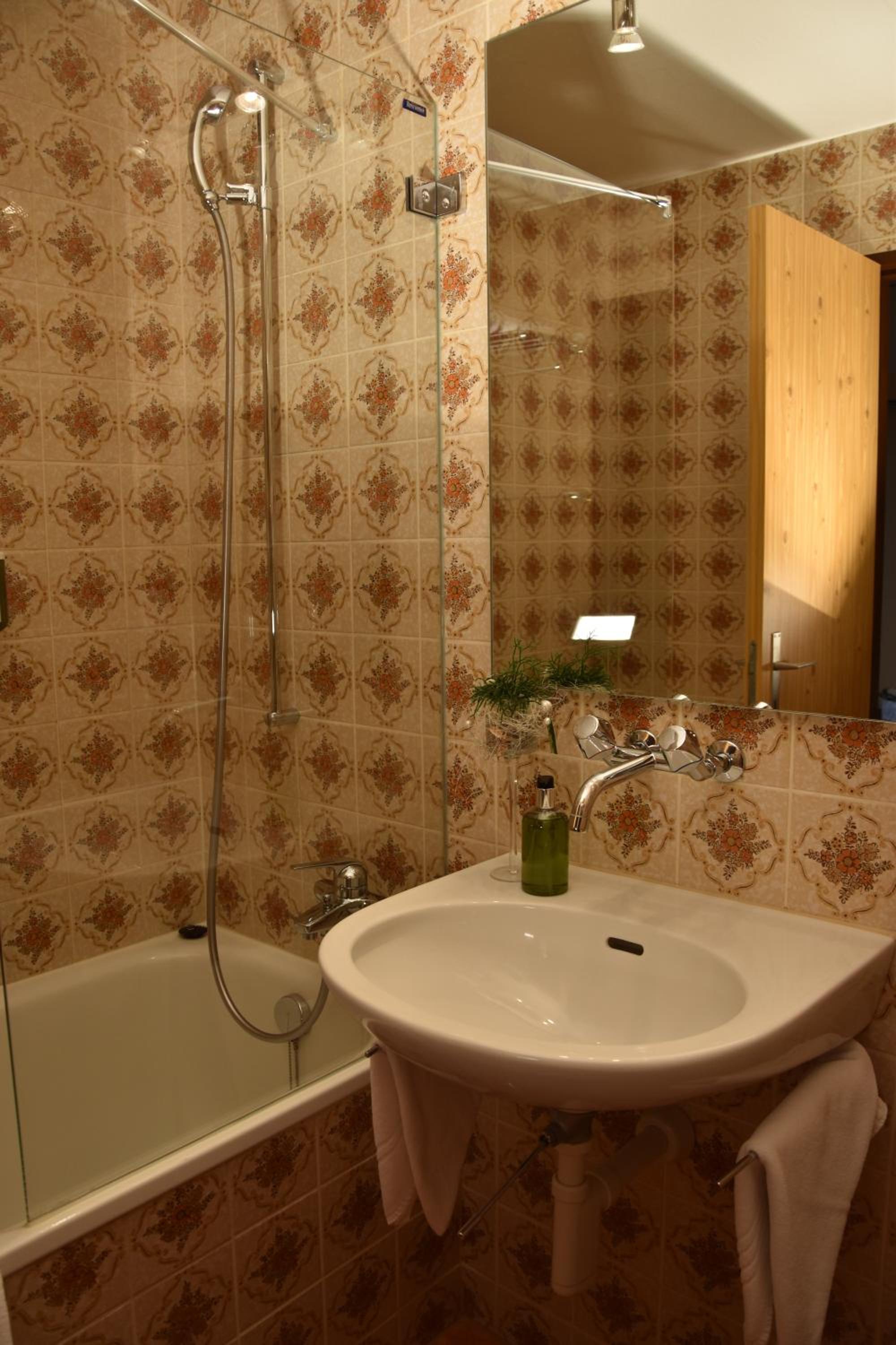 Superior Double Room with Eiger view and balcony photo 3