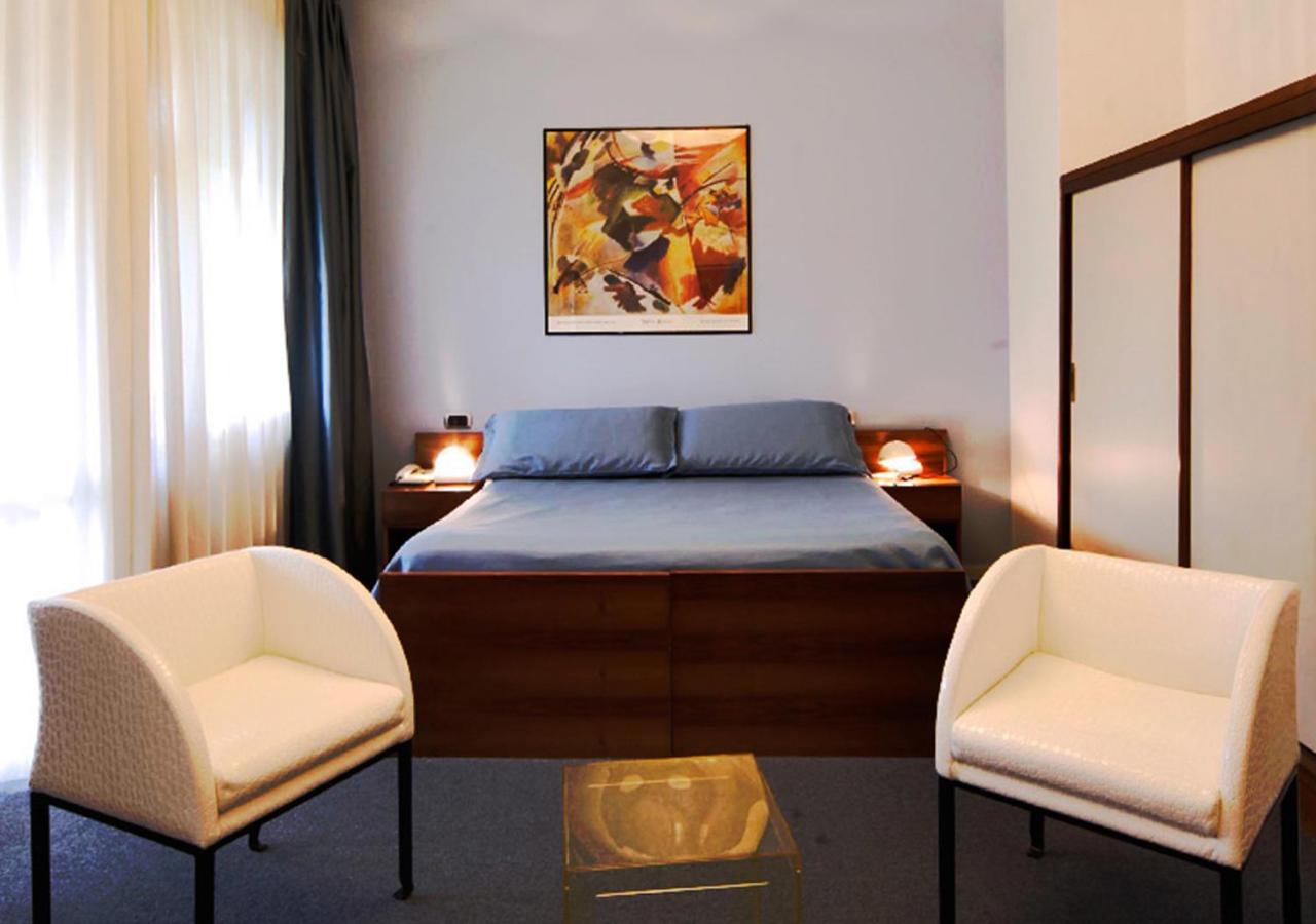 Double or Twin Room photo 2
