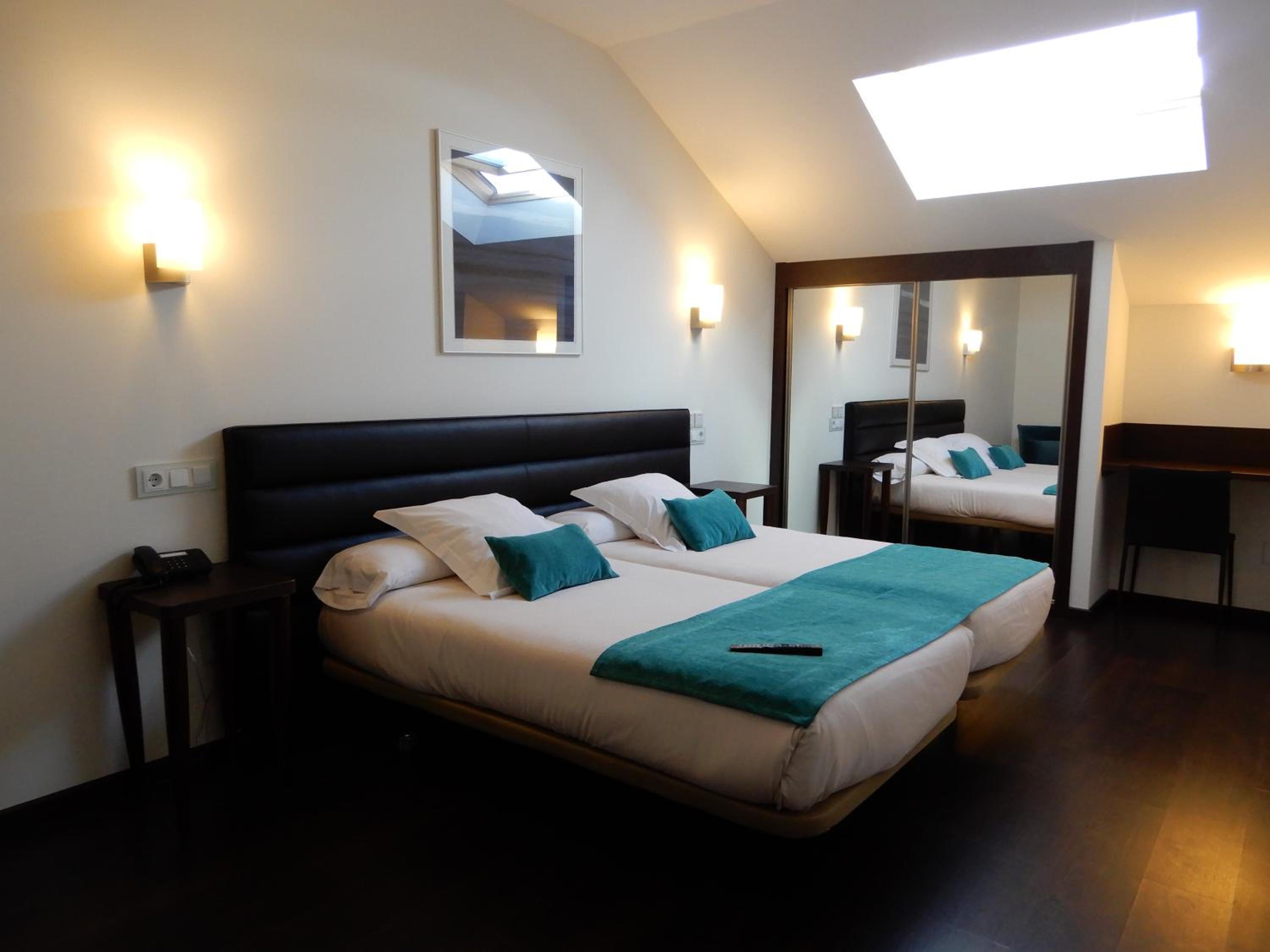 Economy Twin Room - Attic - Photo 6