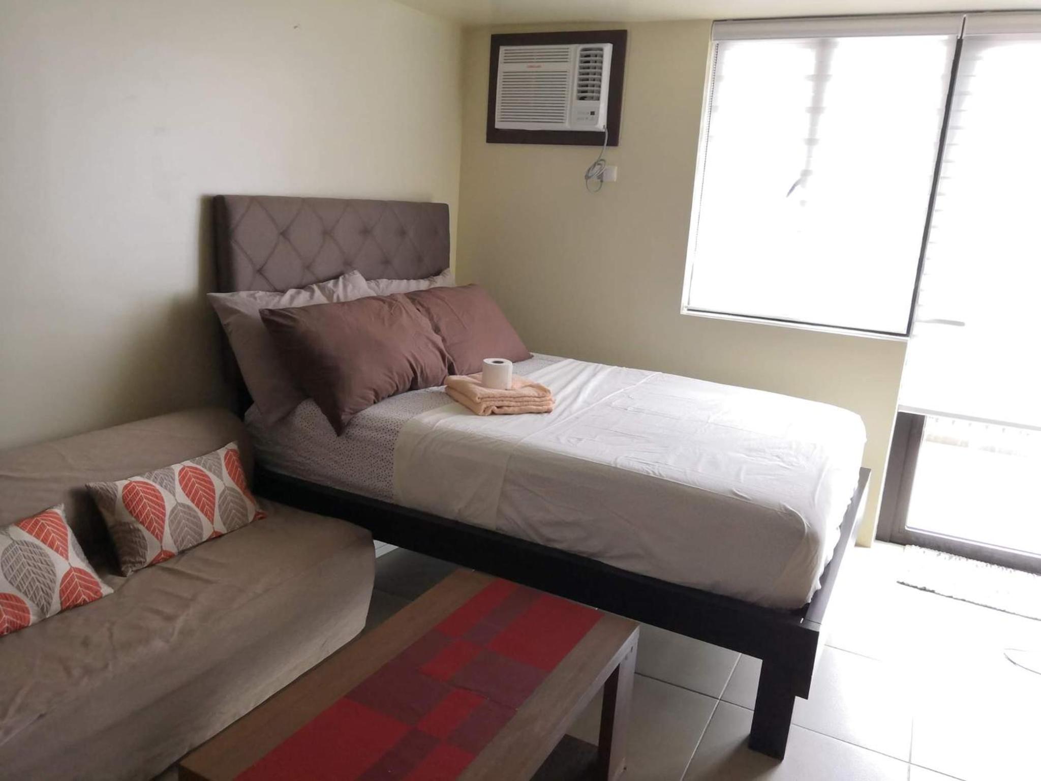 Studio Apartment - Photo 1