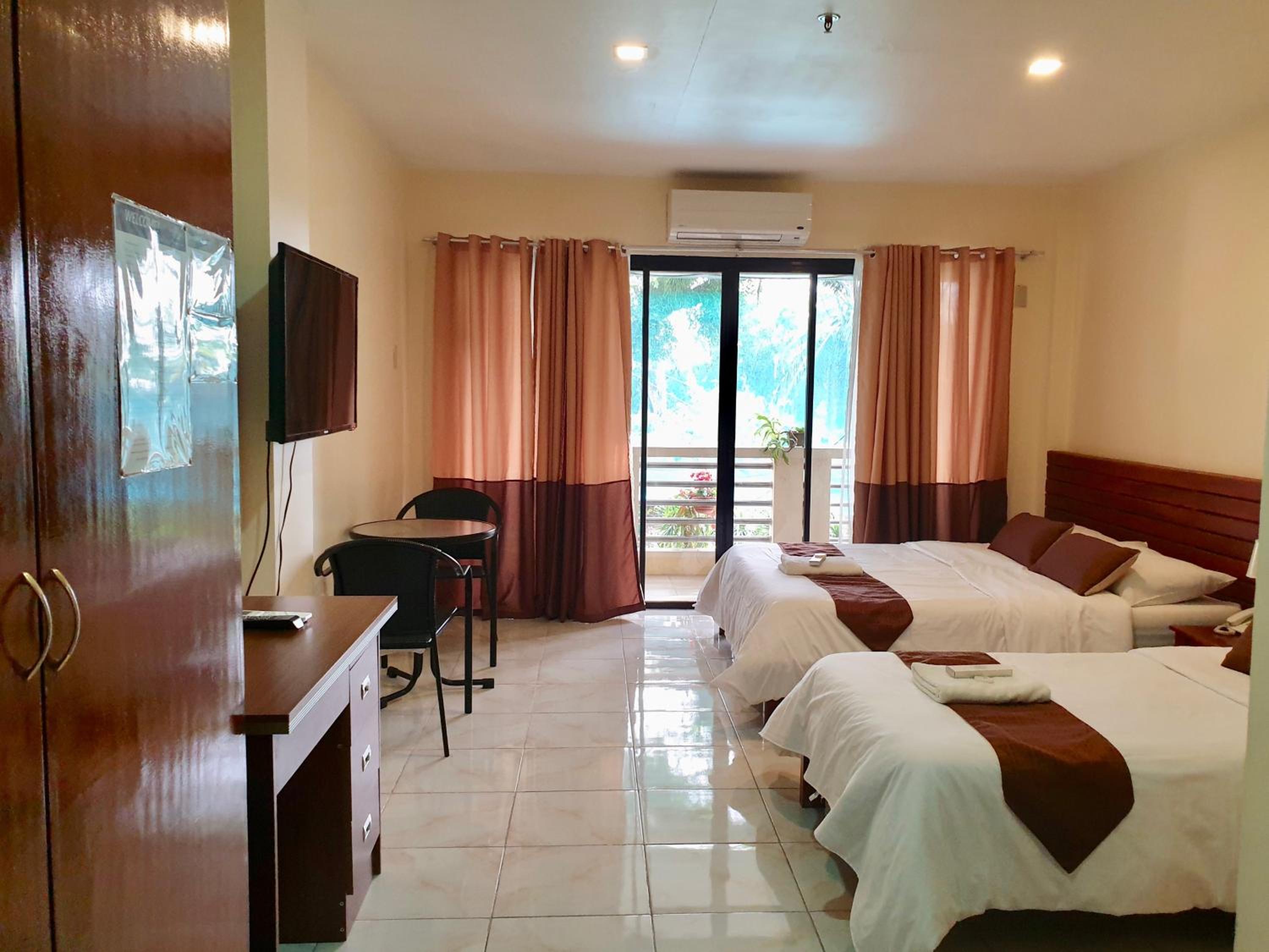 Triple Room with Balcony - Photo 1