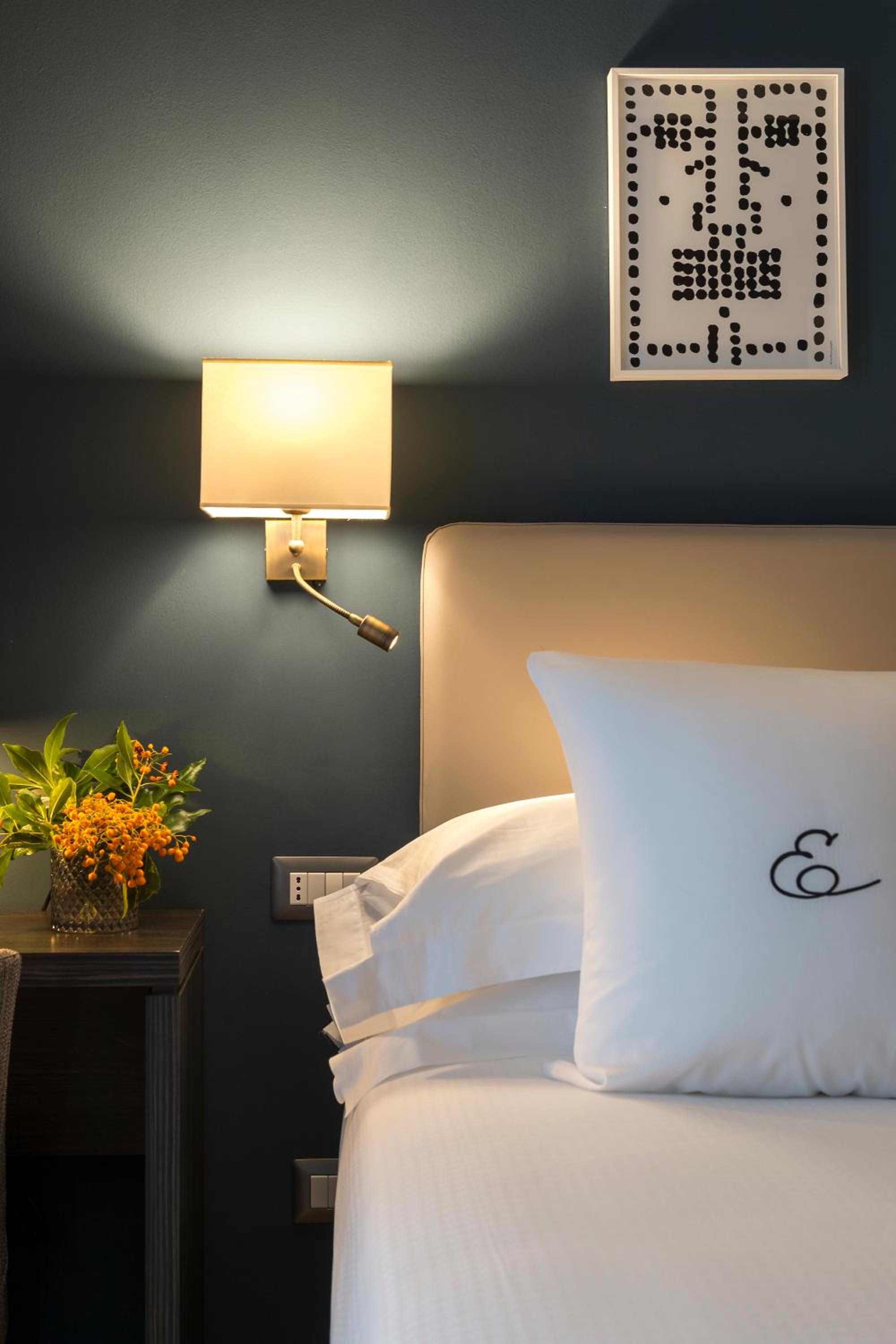 Small Double Room thumbnail 5