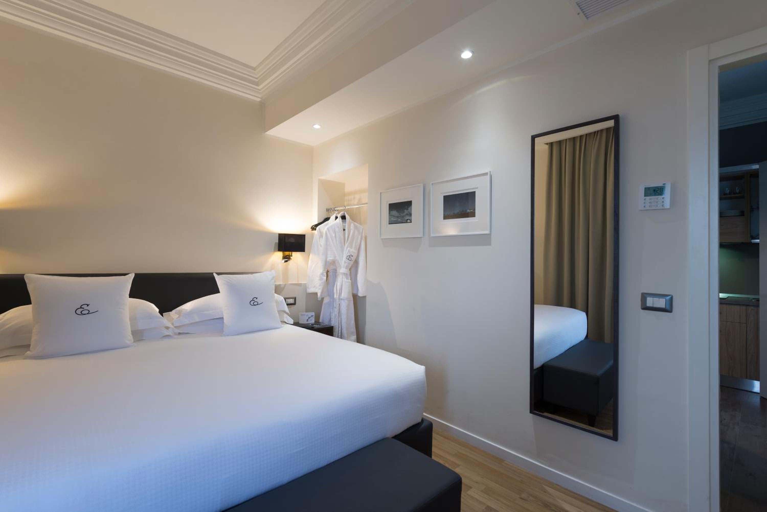 One-Bedroom Apartment - Photo 3