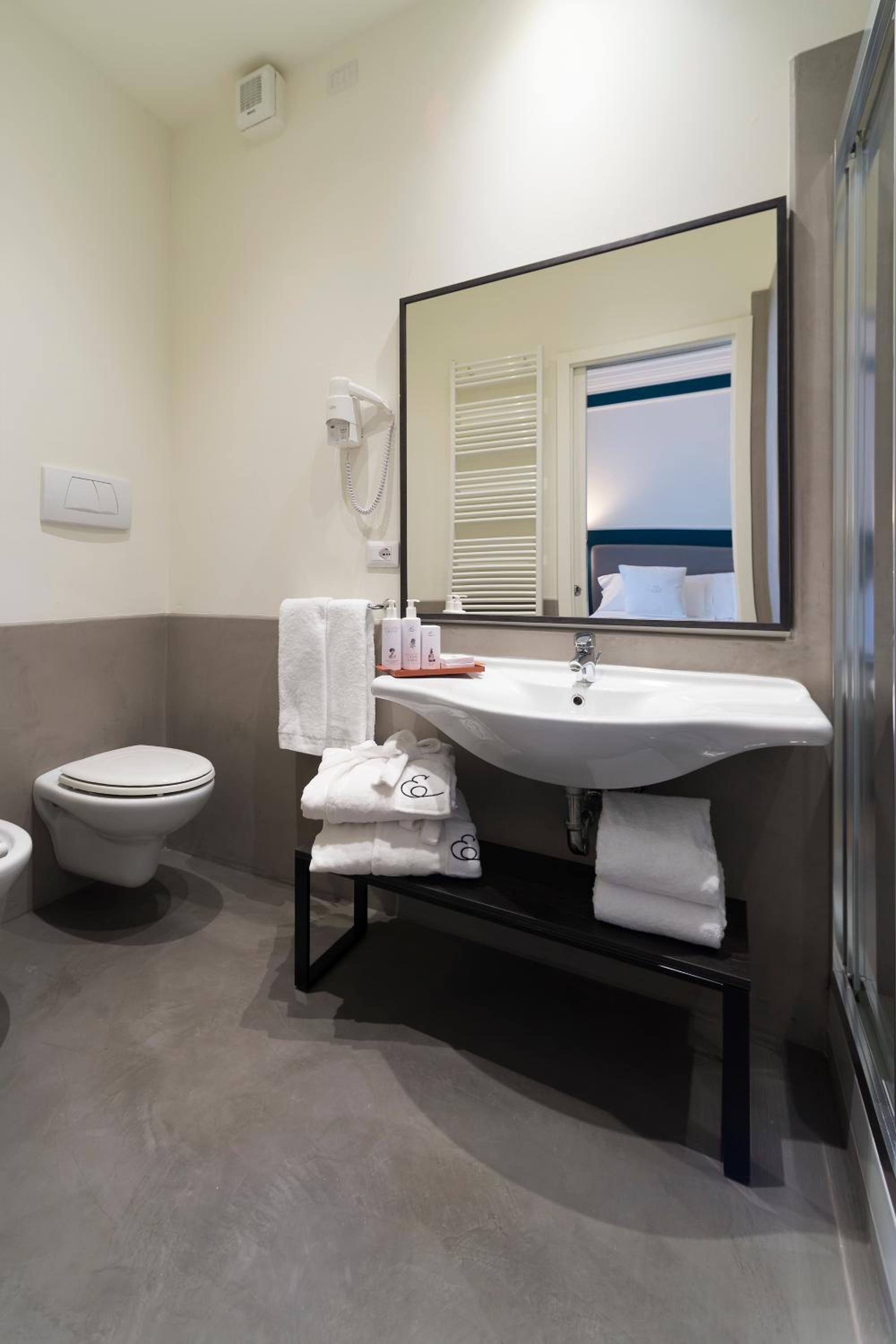 Double Room - Photo 12