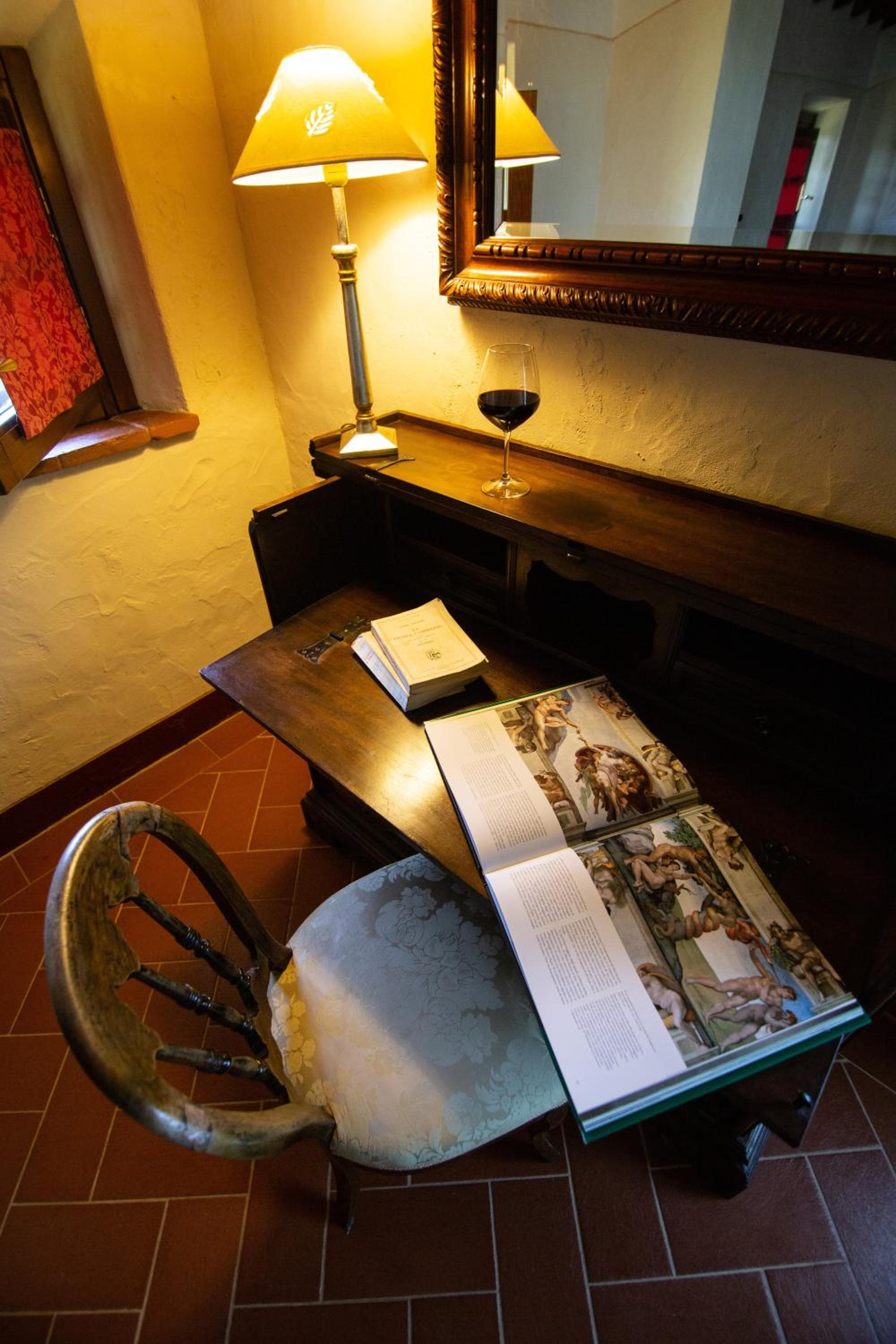 Seven-Bedroom Villa photo 3