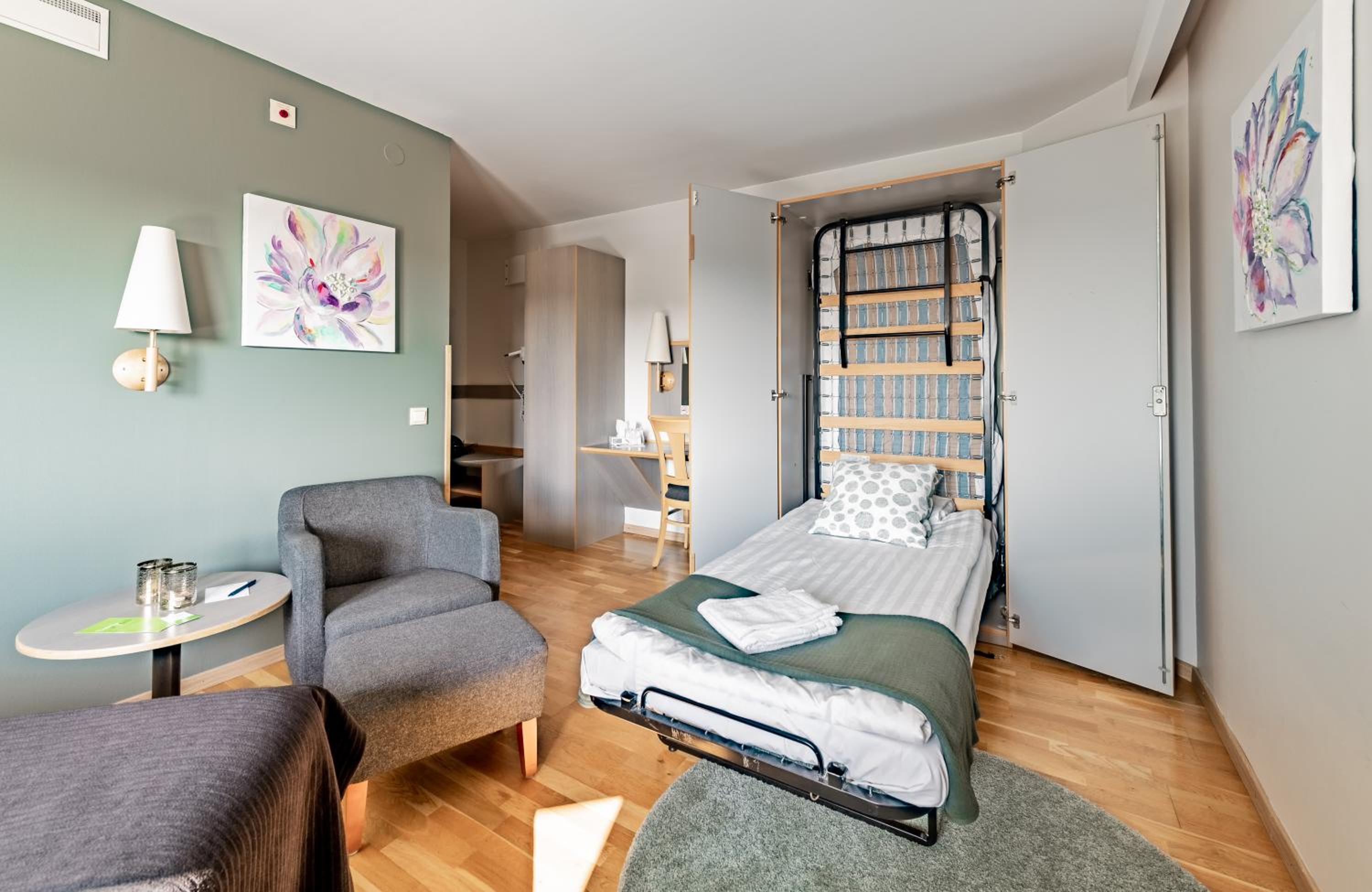 Double Room - Non-Smoking  - Photo 7