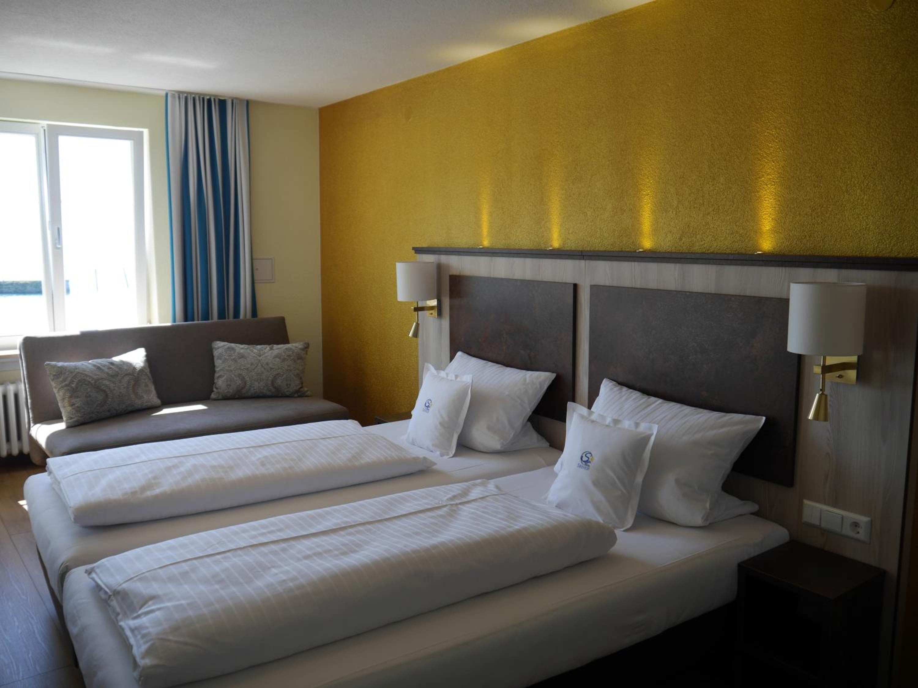Double Room with Lake View - Photo 6