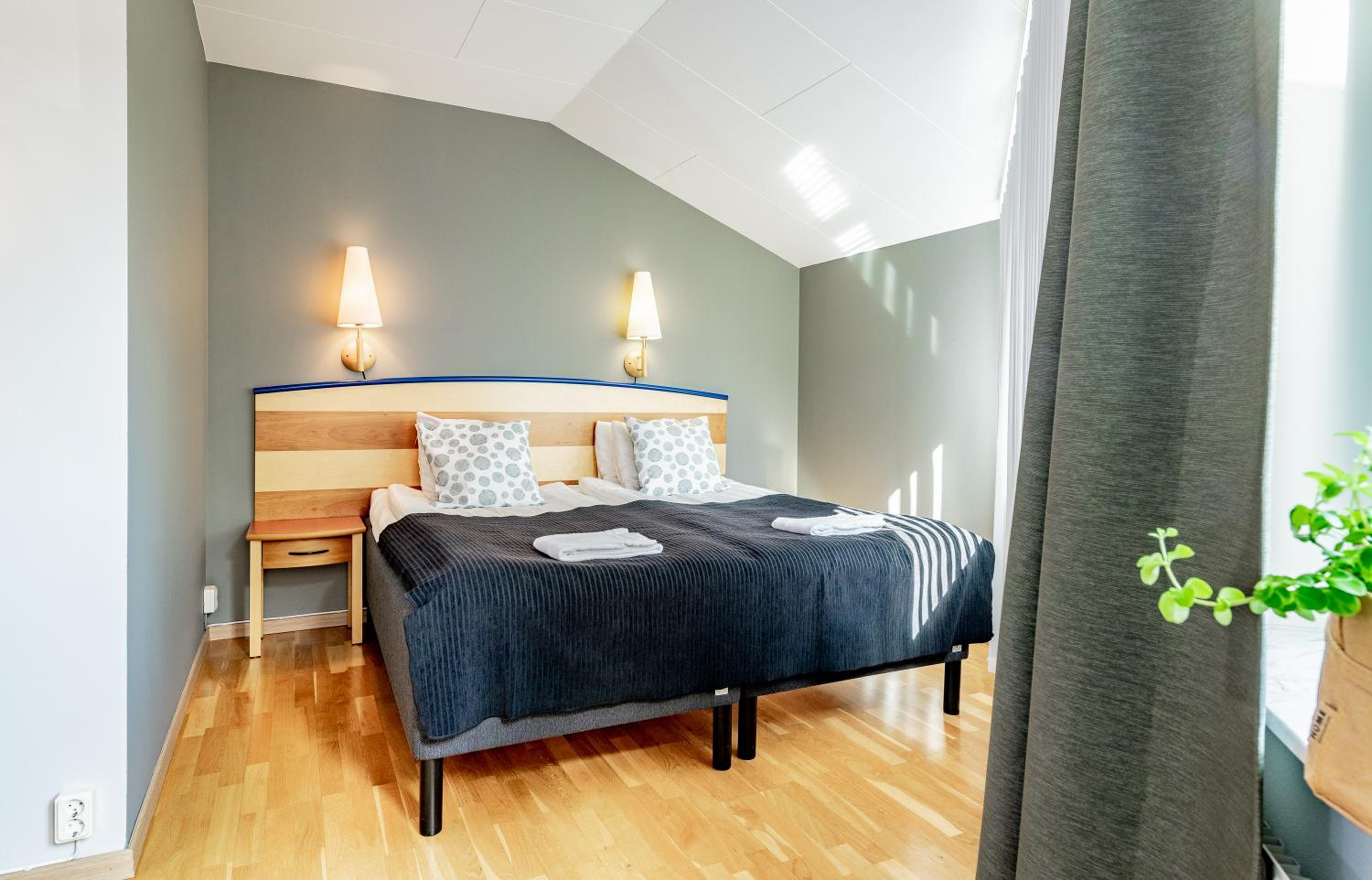 King Room - Non-Smoking - Photo 2