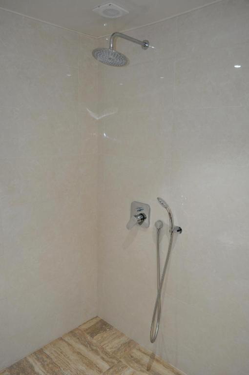 Double Room with Balcony and Sea View - Photo 11