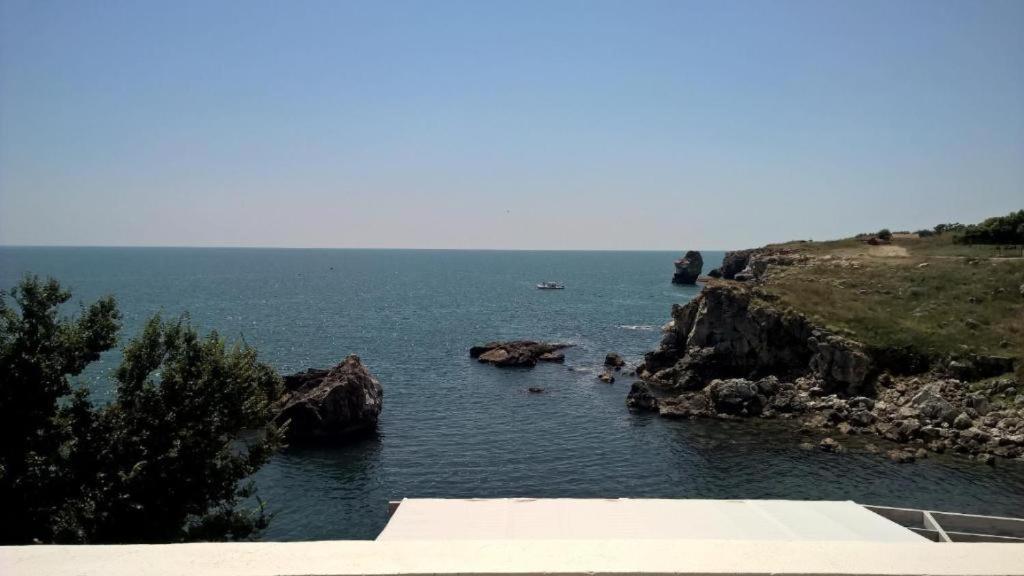 Double Room with Balcony and Sea View - Photo 13