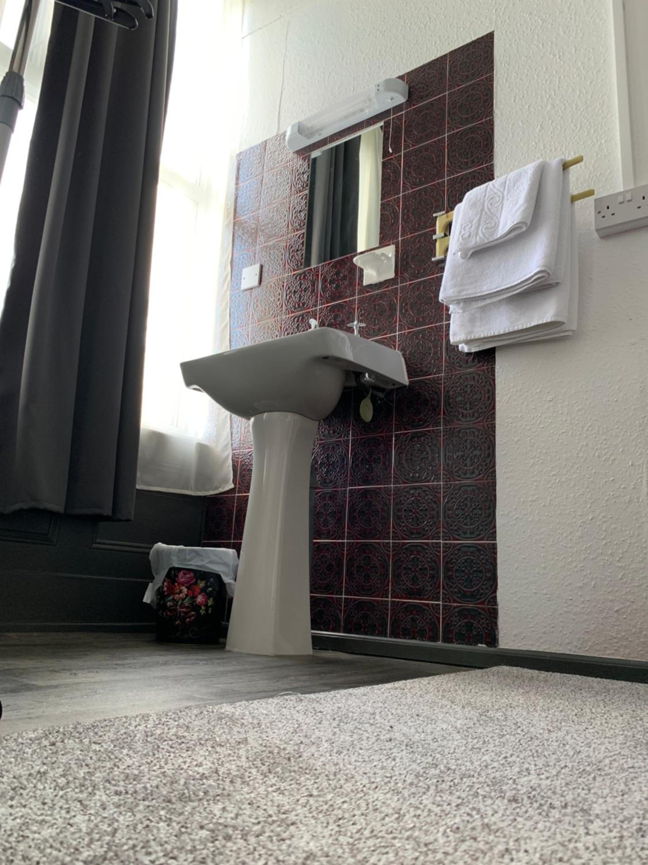Twin Room with External Bathroom - Photo 13