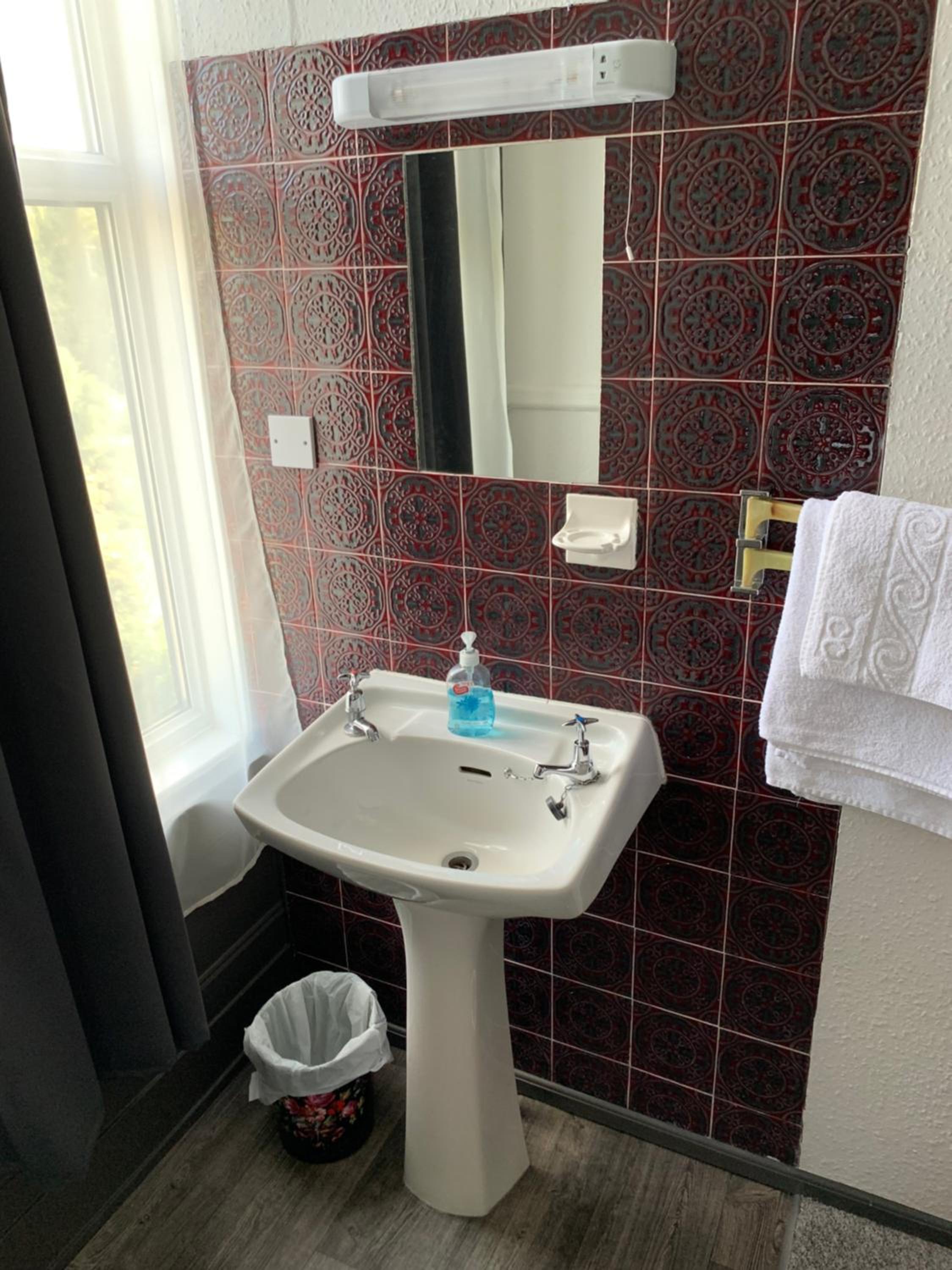 Twin Room with External Bathroom - Photo 12