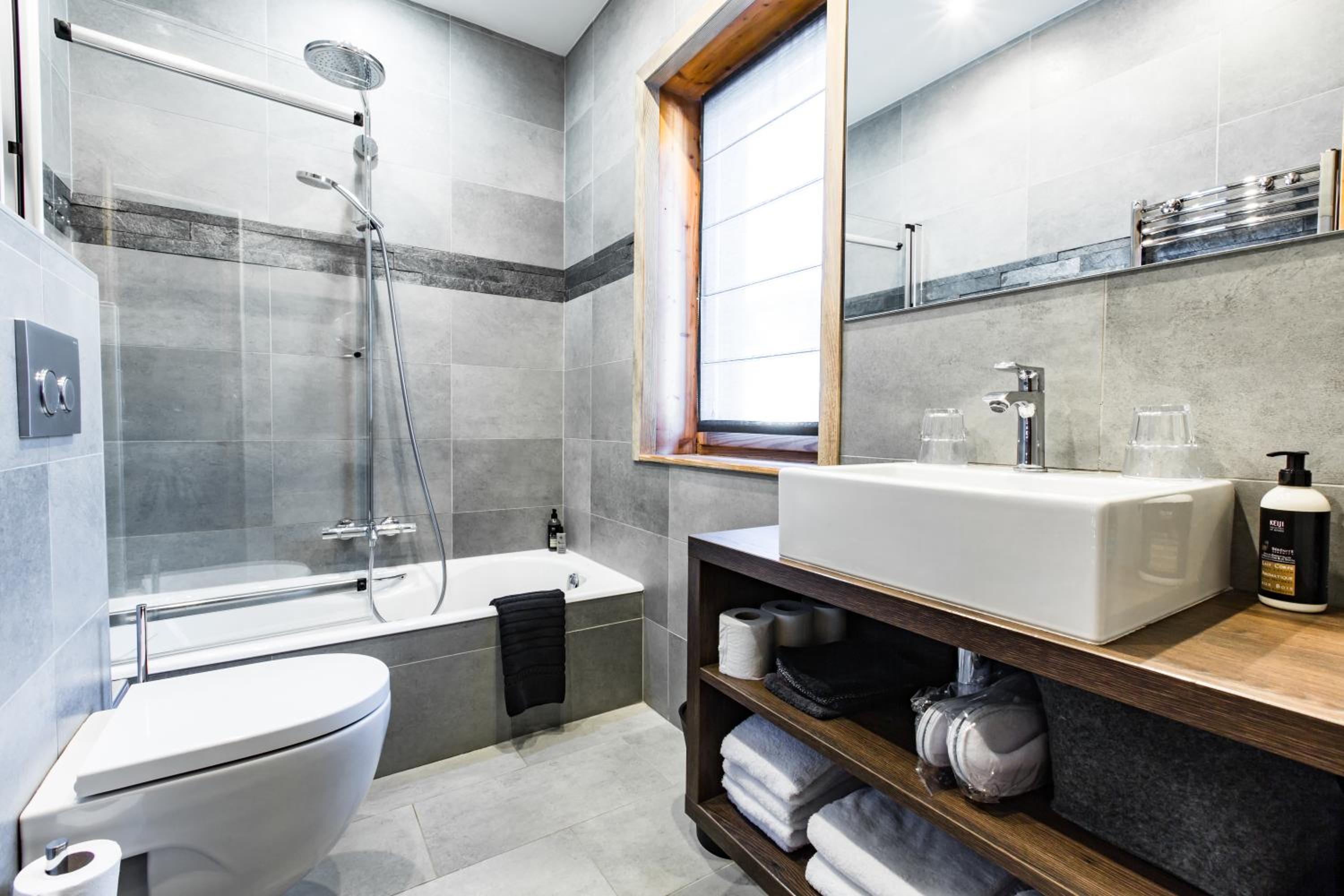 Superior Triple Room (2 Adults + 1 Child) - Photo 7