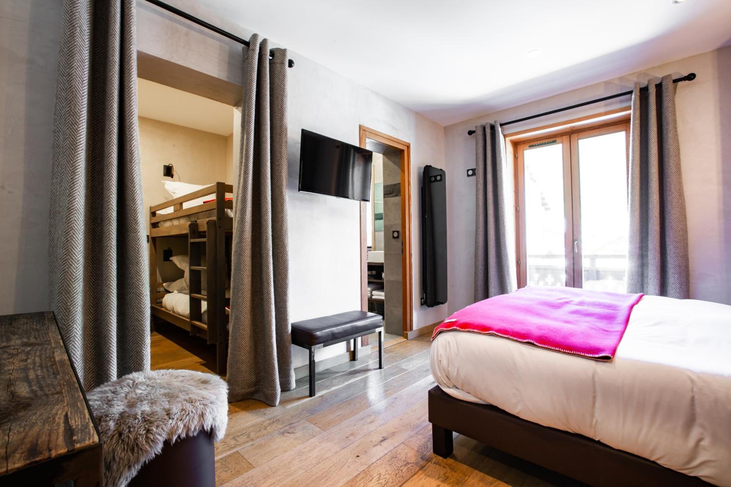  Superior Quadruple Room (2 Adults + 2 Children) - Photo 1