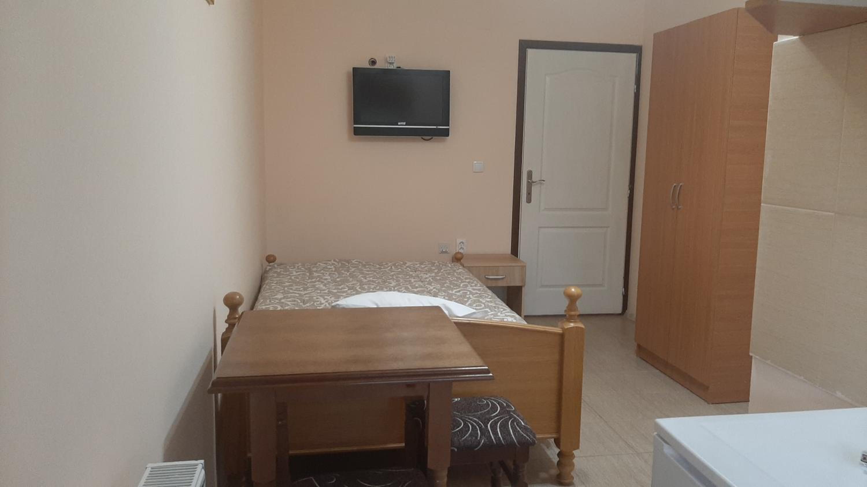 Apartment photo 2