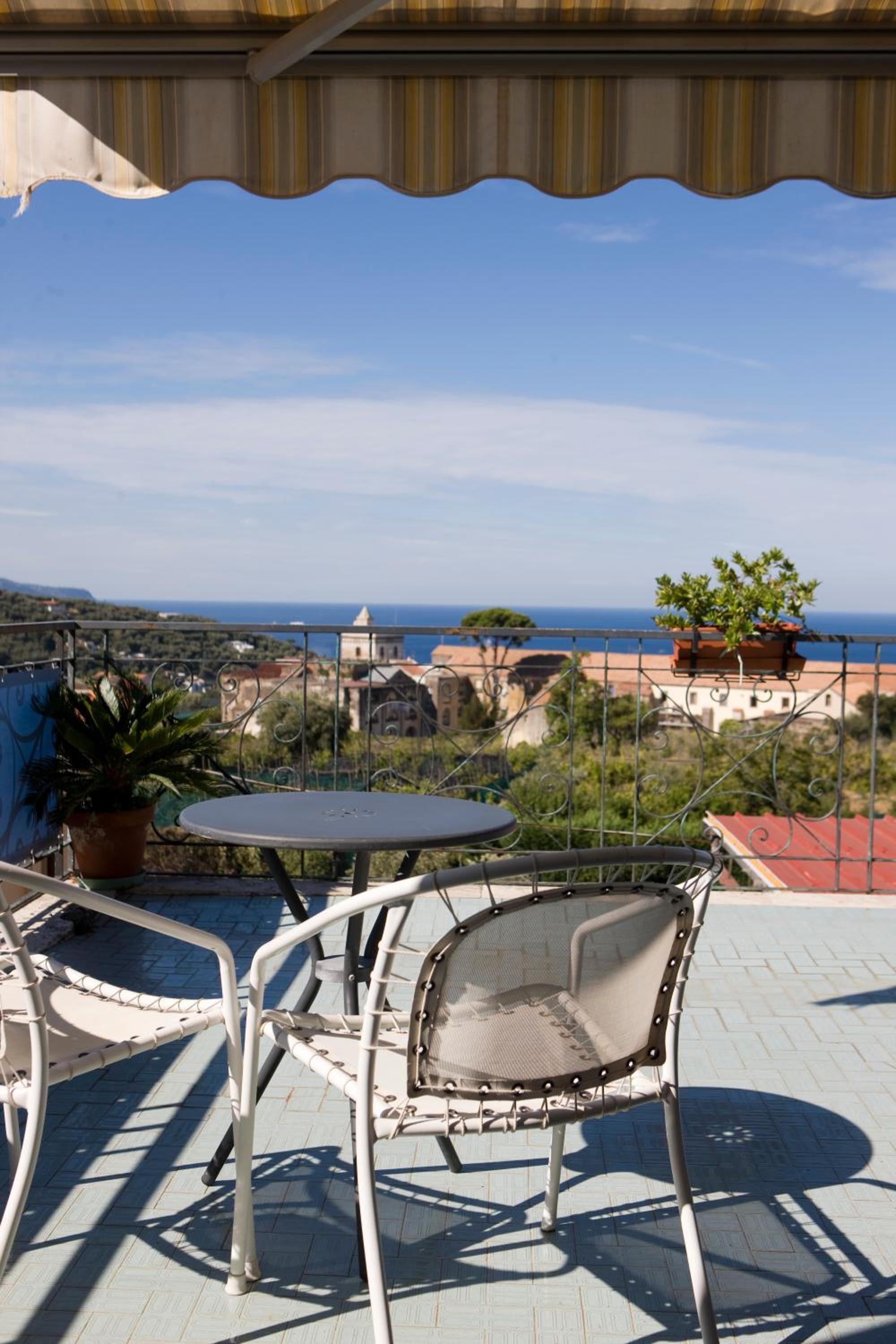 Double Room with Sea View - Photo 9