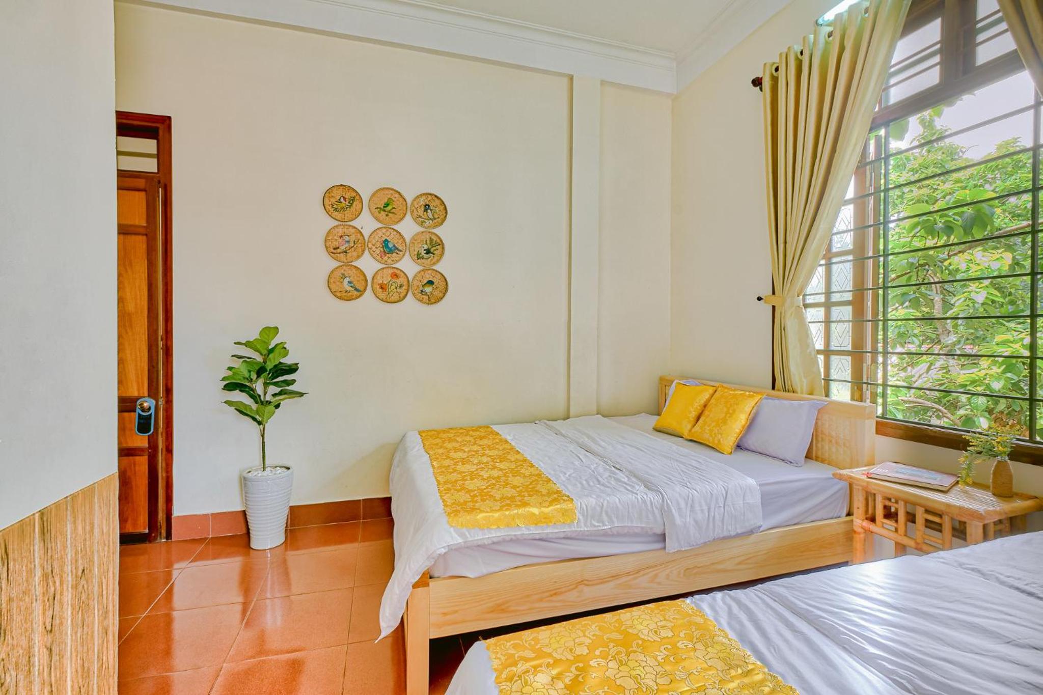 Quadruple Room with Private Bathroom
