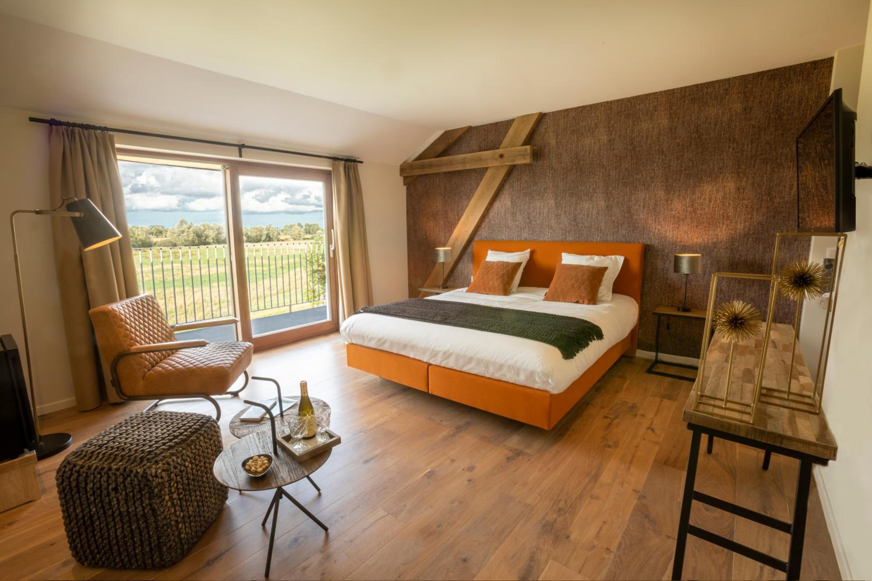 Deluxe Double Room with Balcony photo 2