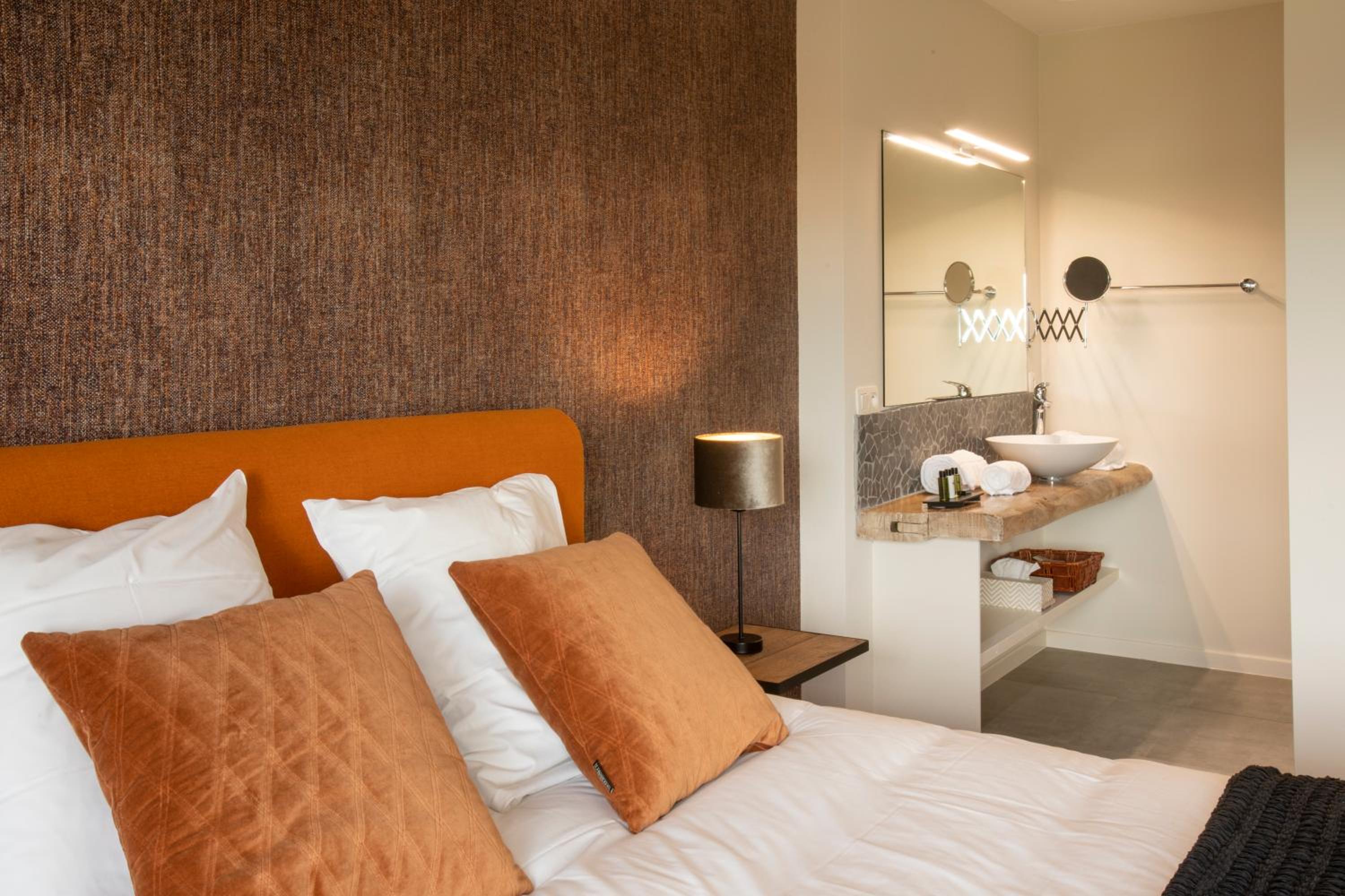 Deluxe Double Room with Balcony photo 1