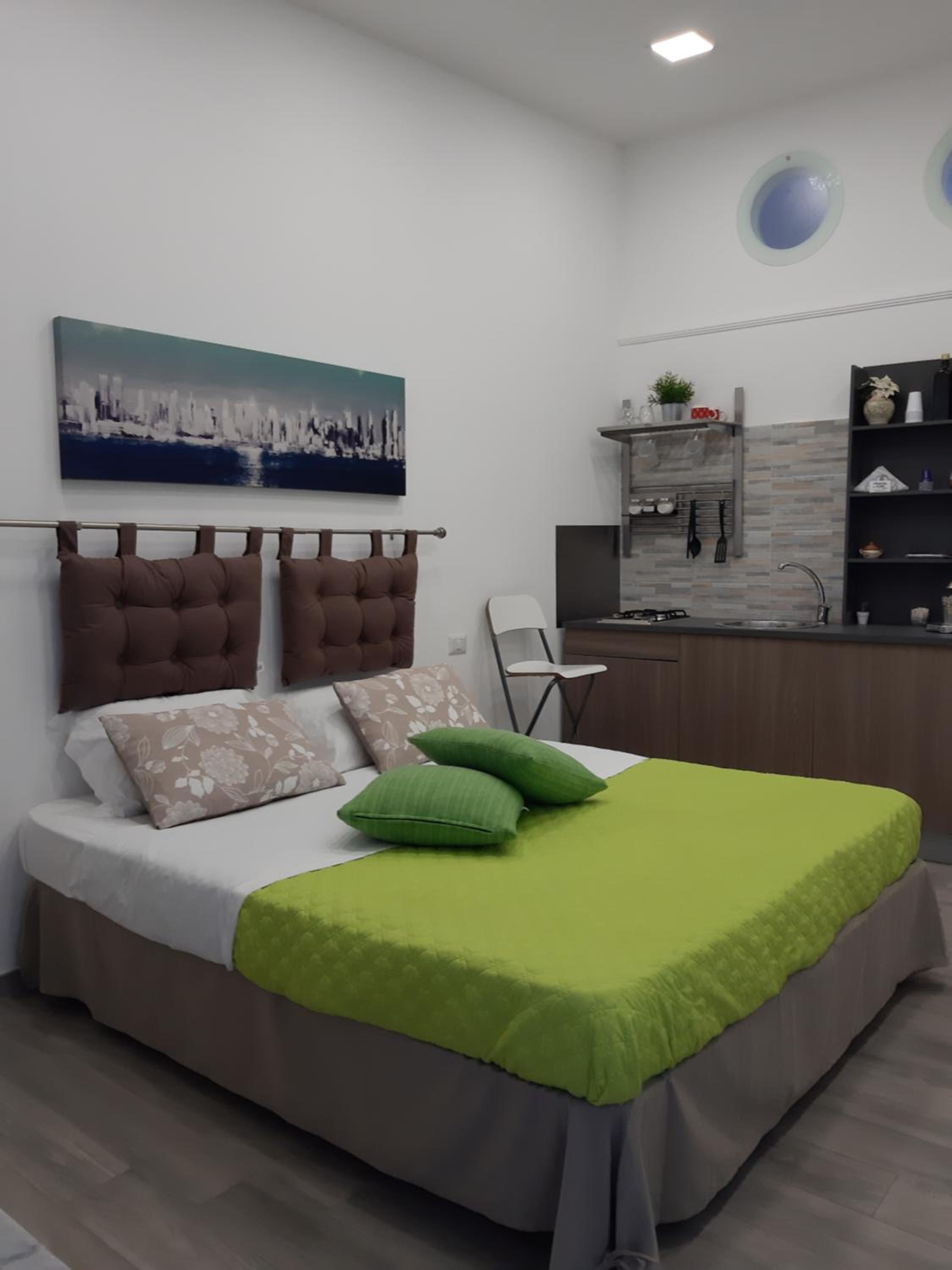 One-Bedroom House - Photo 2