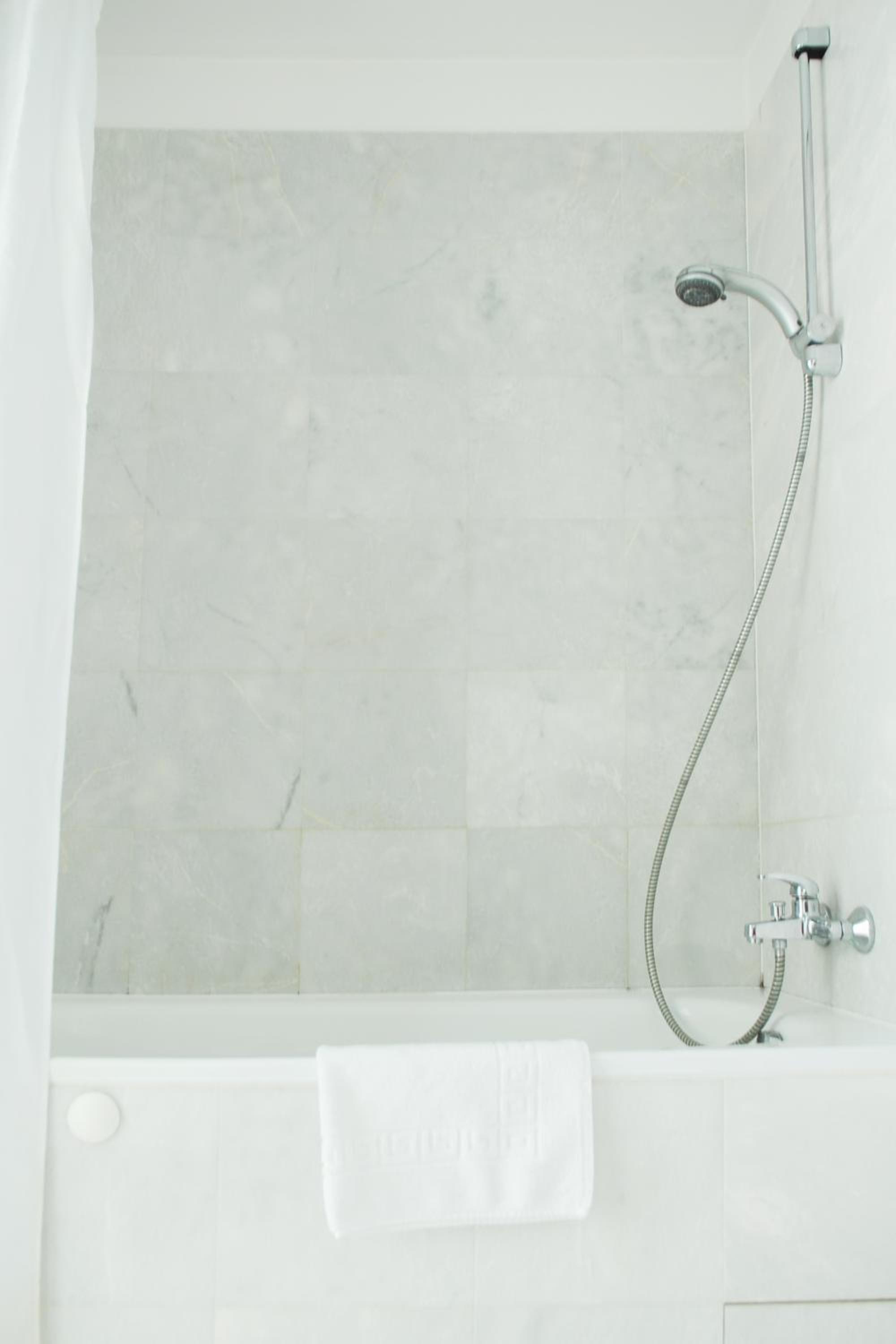 Suite - Photo 8