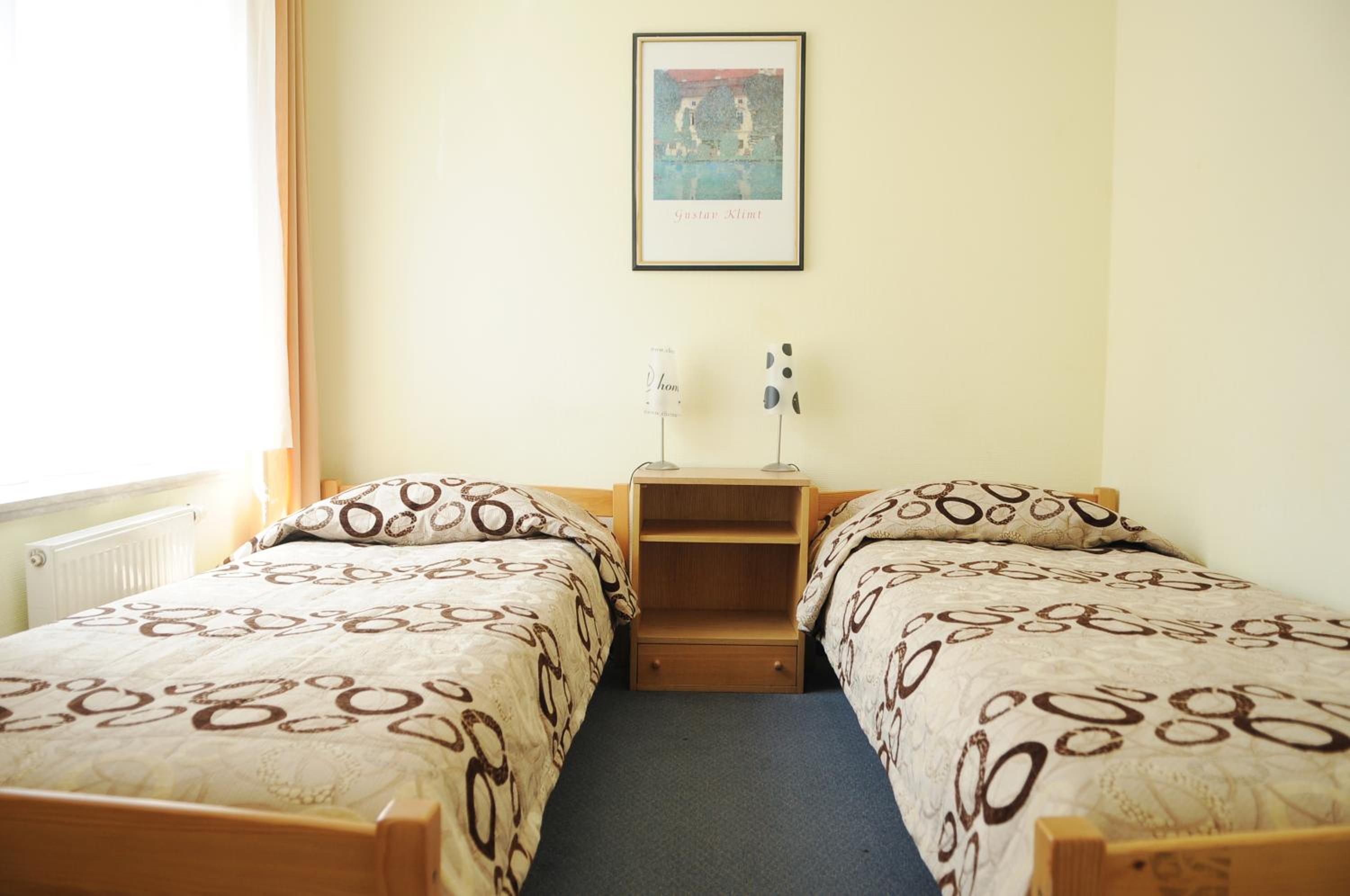 Standard Twin Room - Photo 4