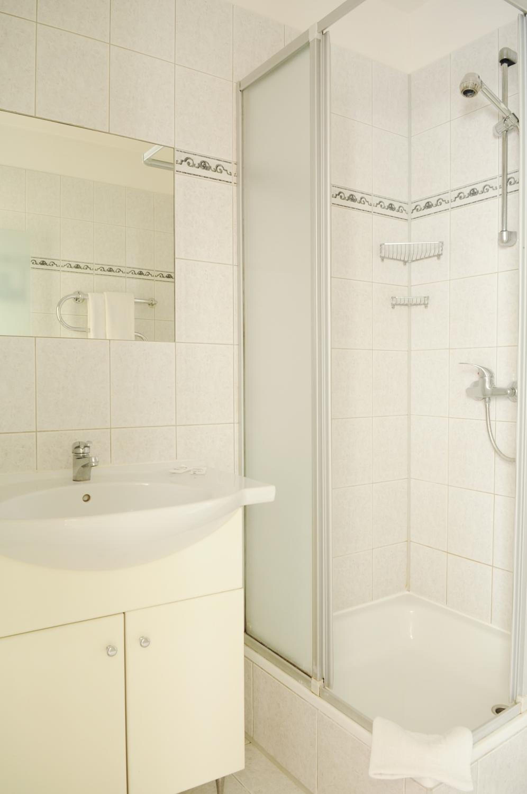 Standard Double Room - Photo 2