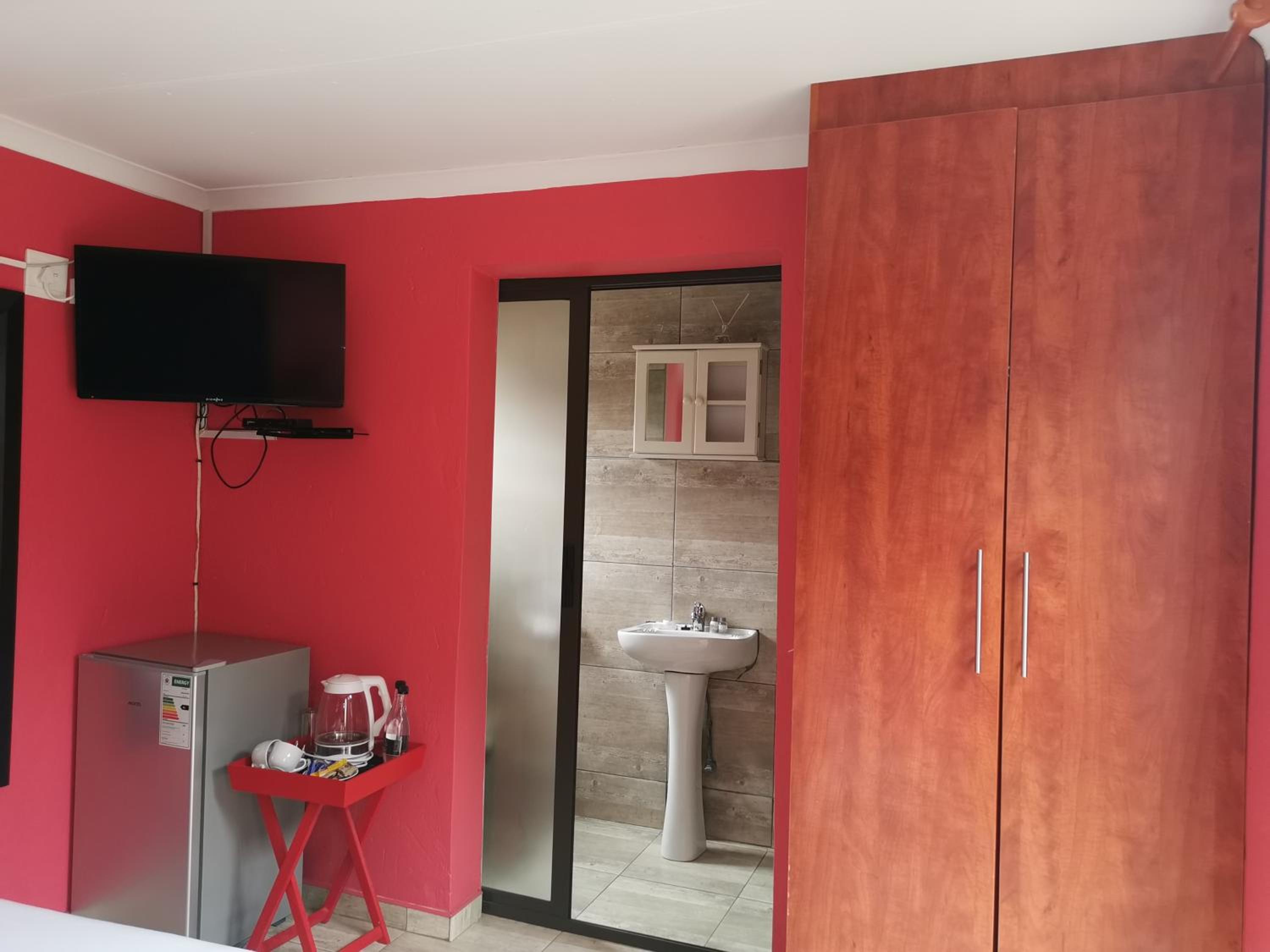 Deluxe Suite - Photo 17