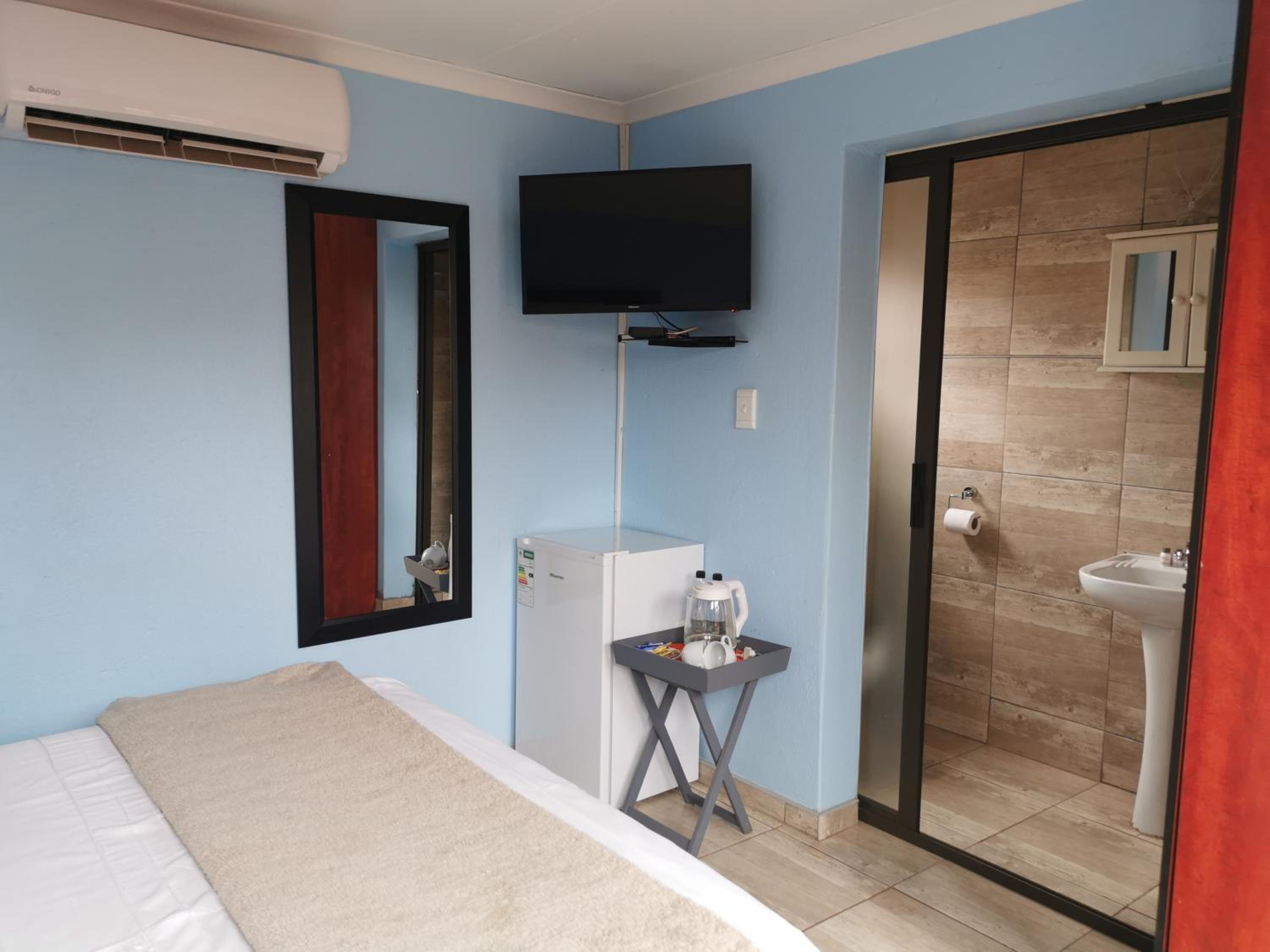 Deluxe Suite - Photo 6