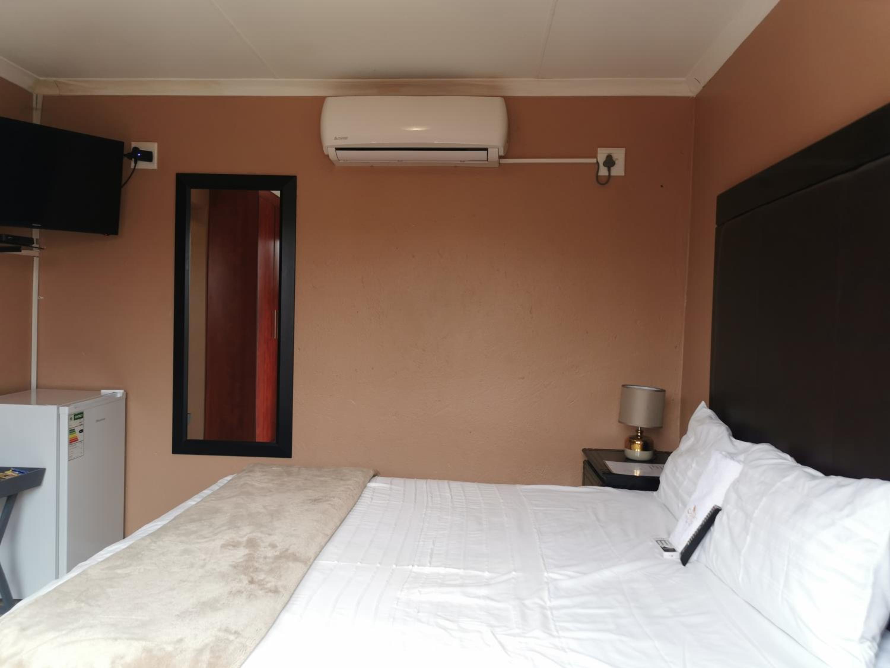 Deluxe Suite - Photo 8