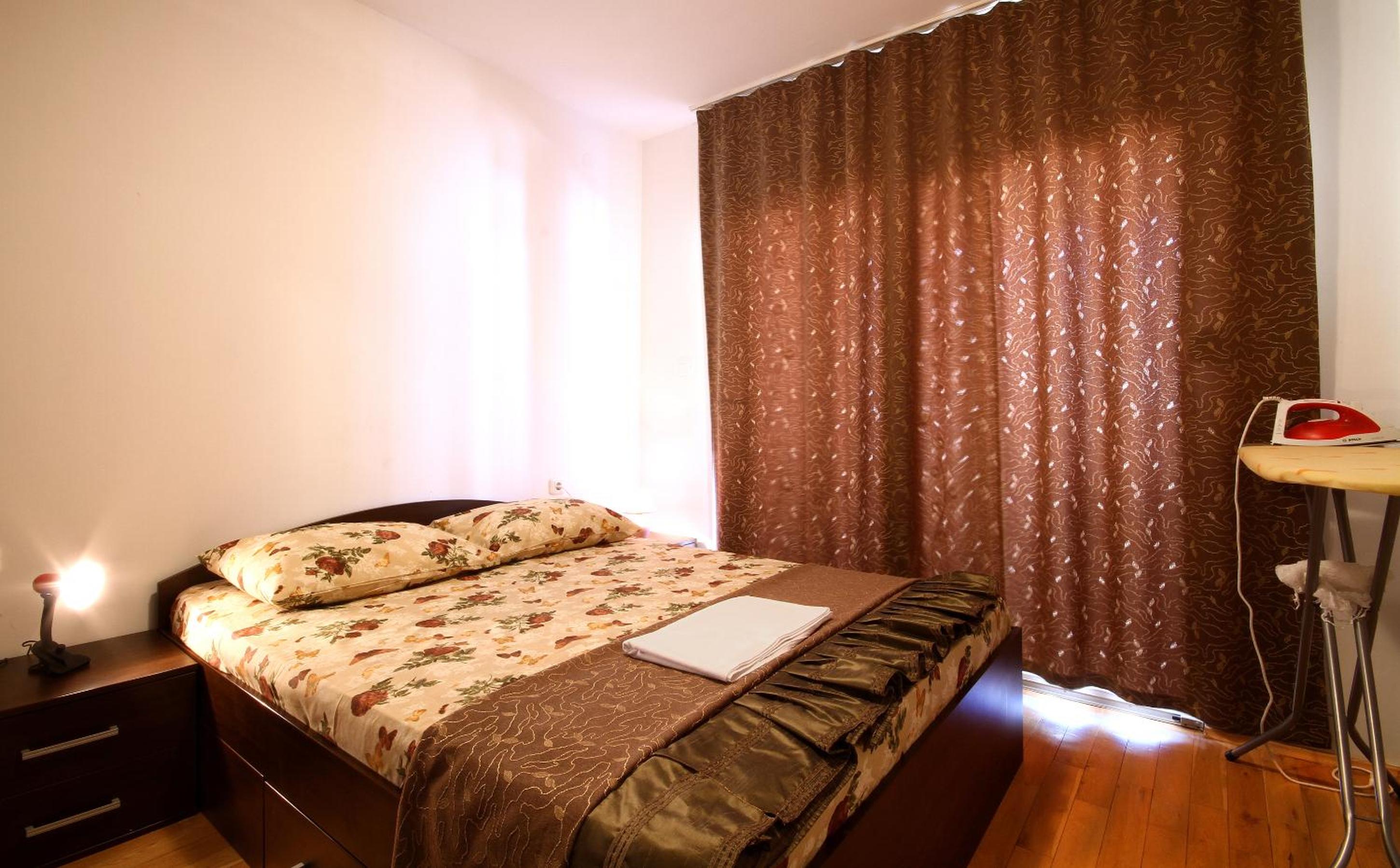 One-Bedroom Apartment with Balcony - Annex