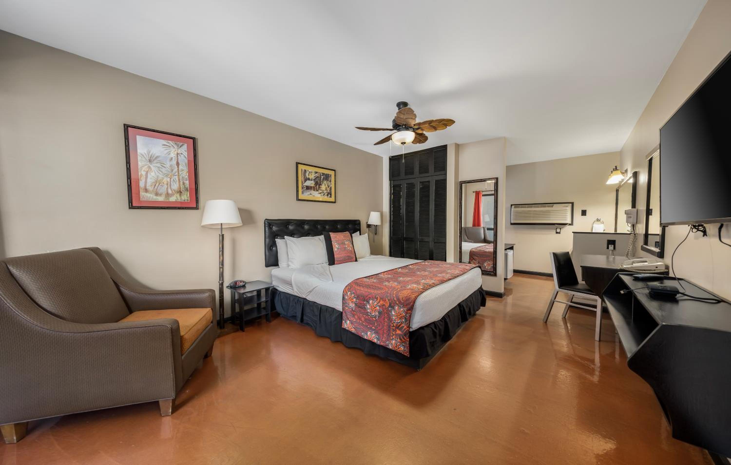 Deluxe King Room - Photo 2