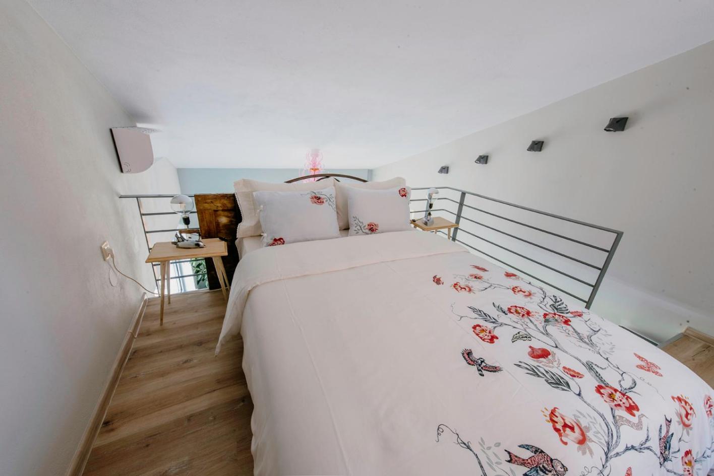 One-Bedroom Apartment - Photo 6