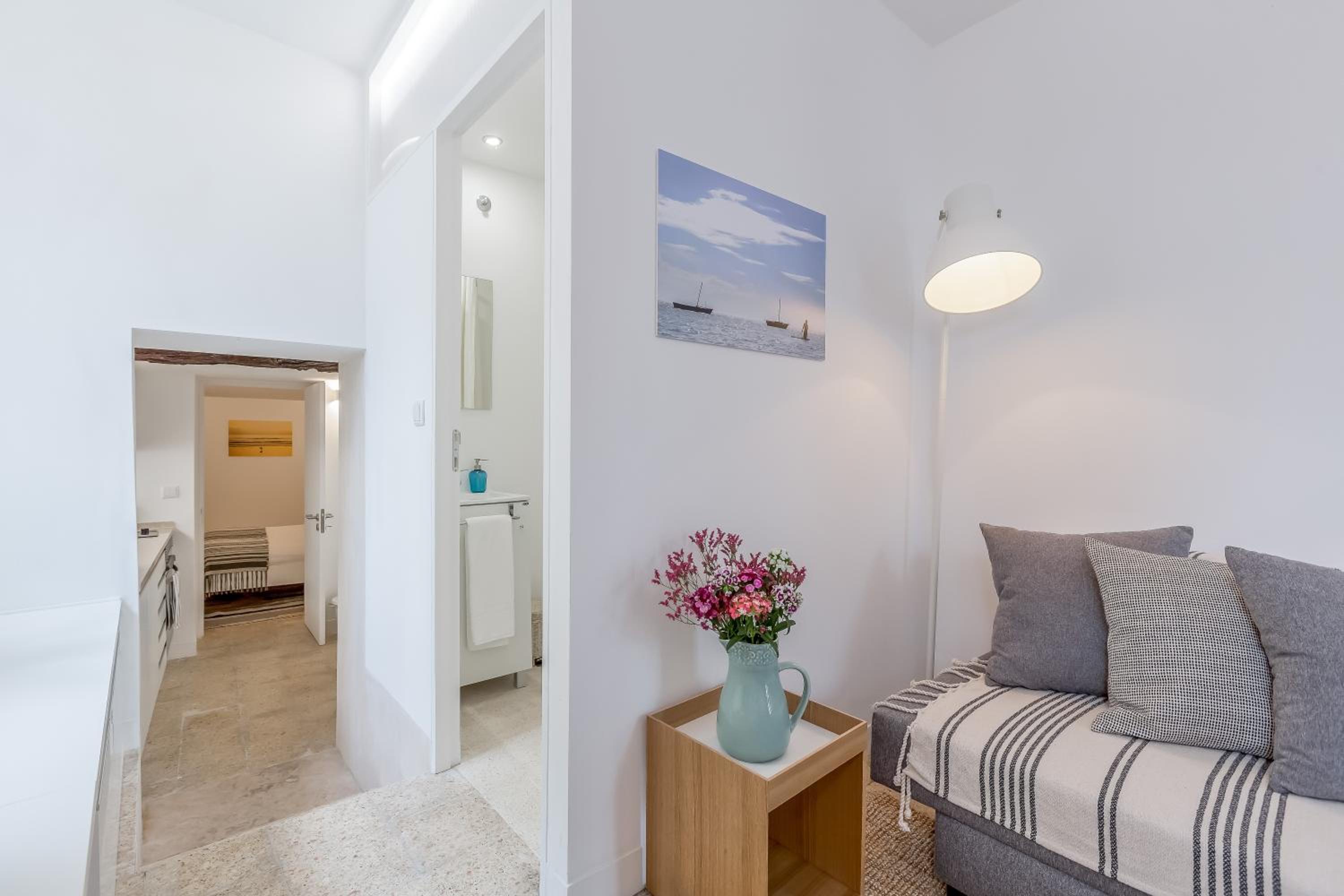 One-Bedroom Apartment - Photo 11
