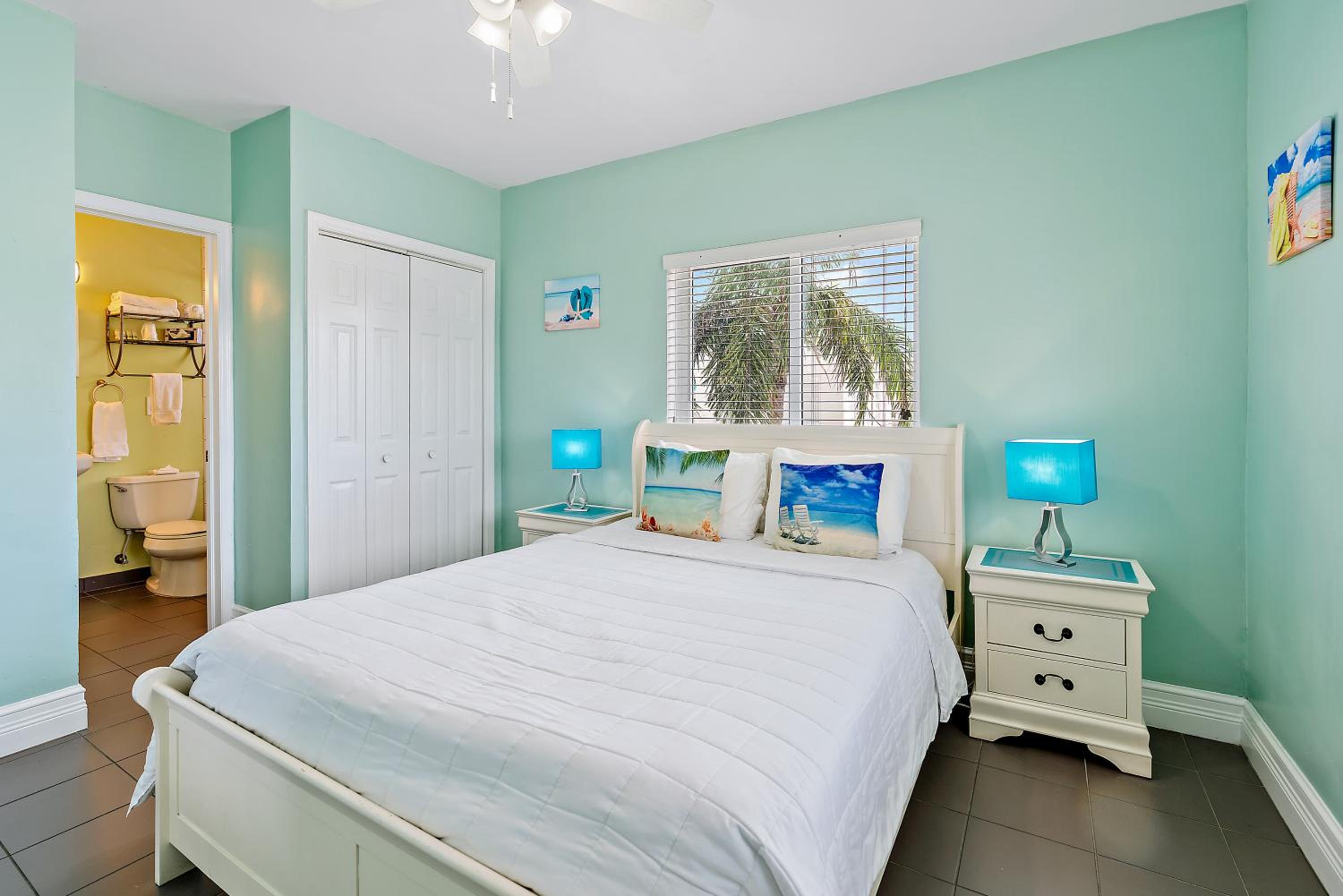 One-Bedroom Suite - Photo 9