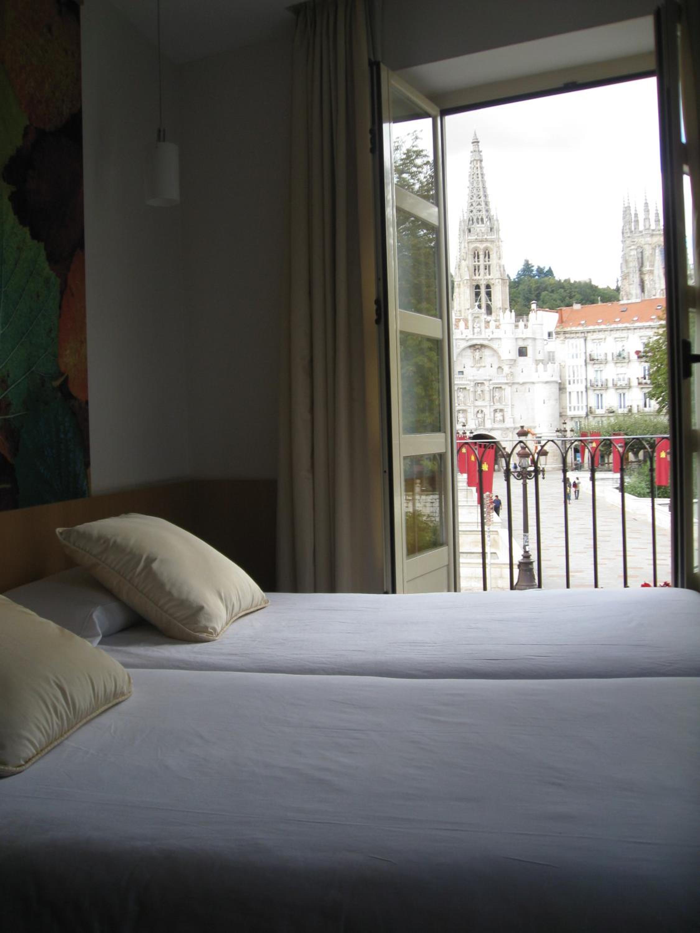 Double or Twin Room with View - Photo 4