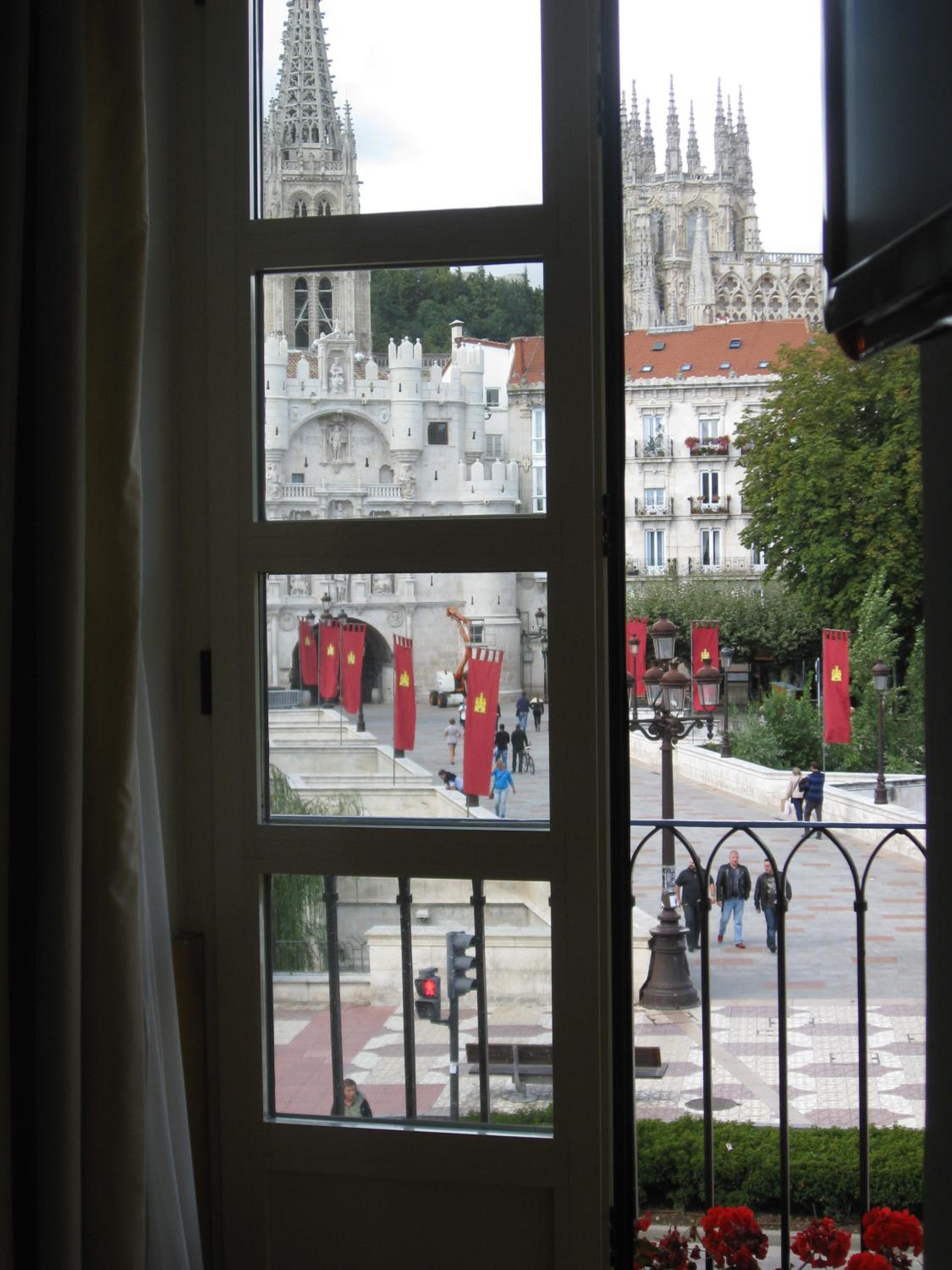 Double or Twin Room with View - Photo 3