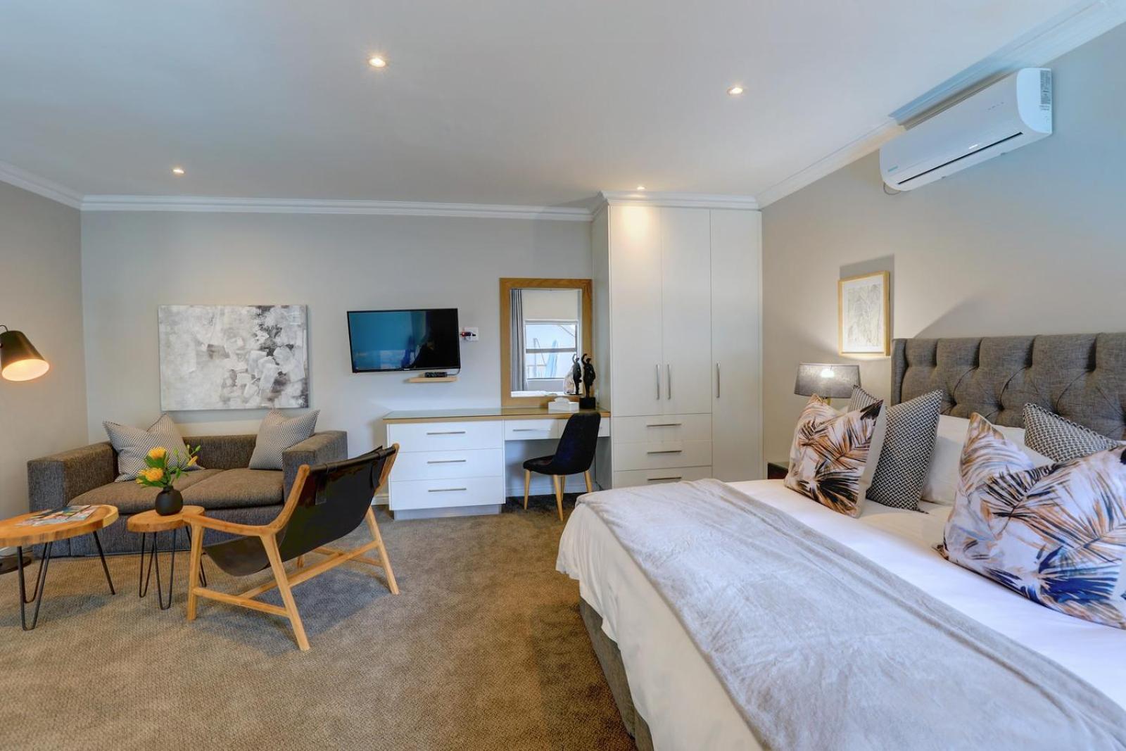 Family Room - Photo 4