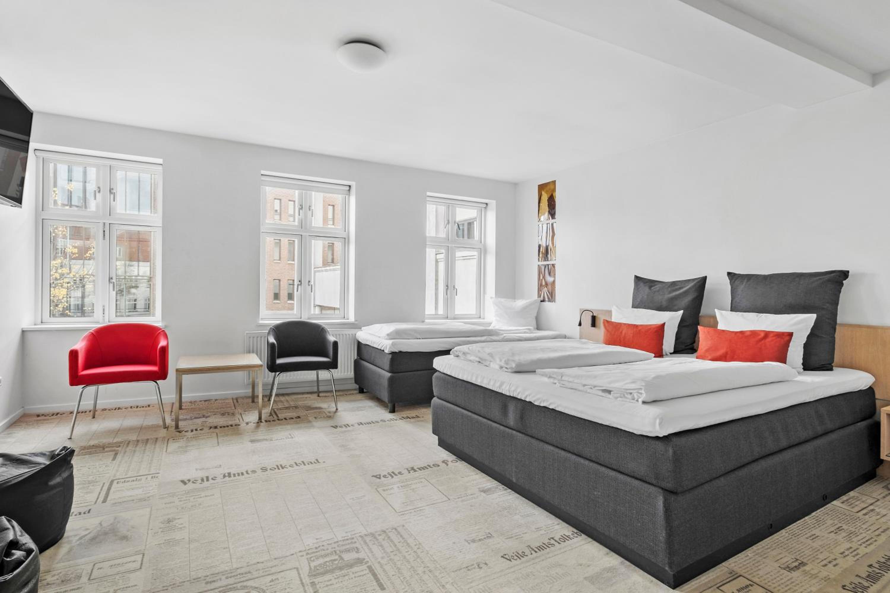 Family Room with One King Bed and One Single Bed - Non-Smoking