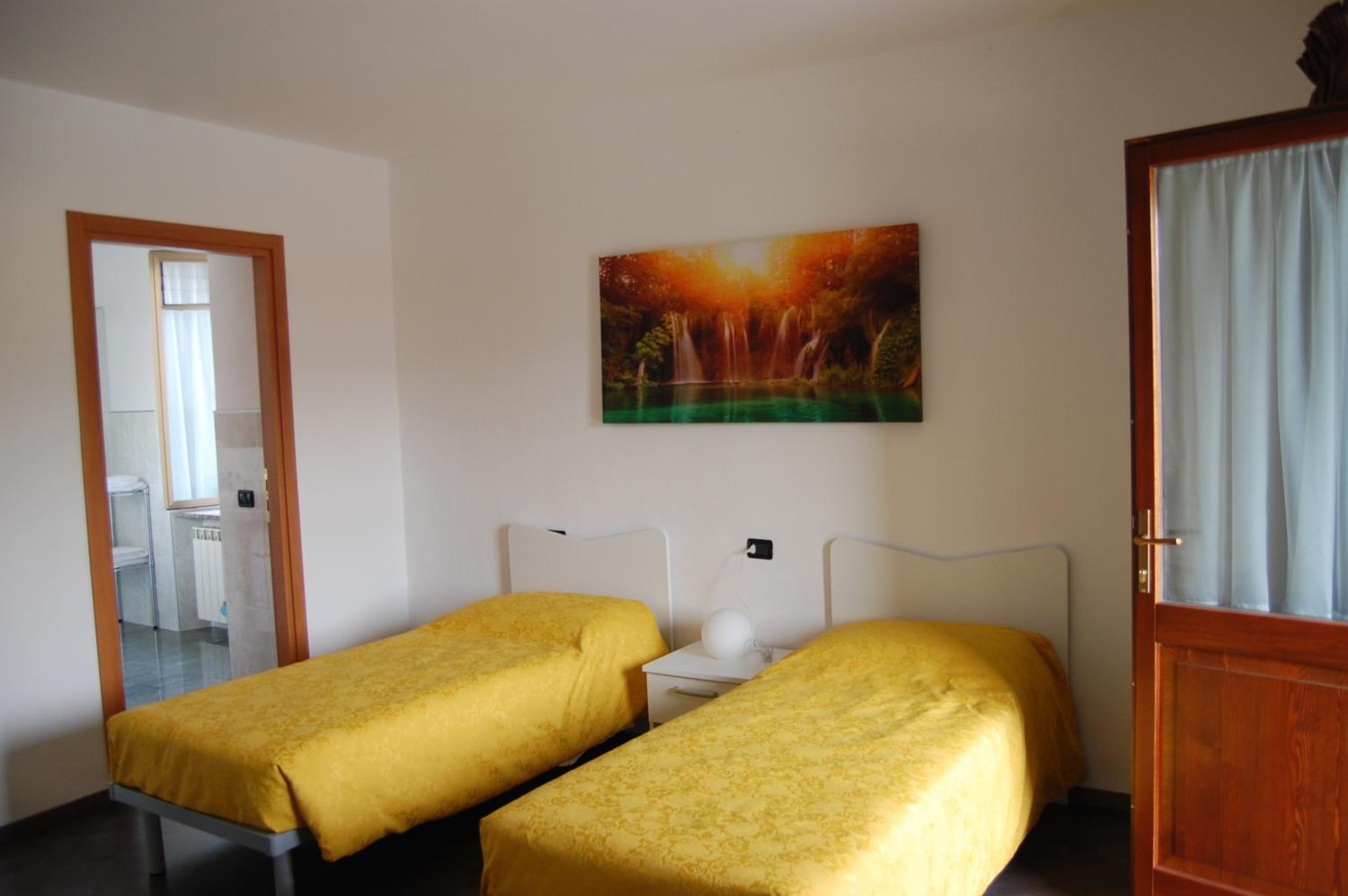 Double or Twin Room - Photo 4