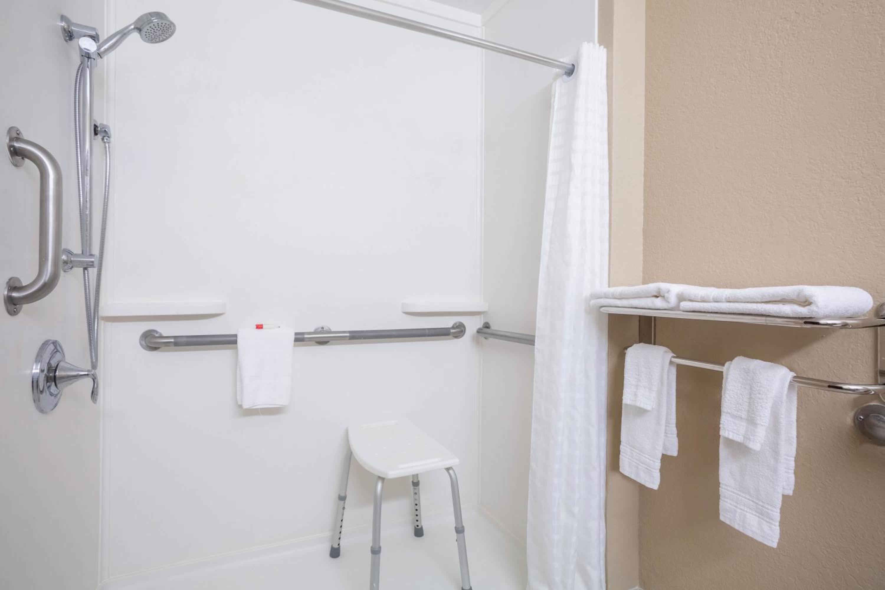 Queen Room - Mobility Access/Non-Smoking - Photo 2