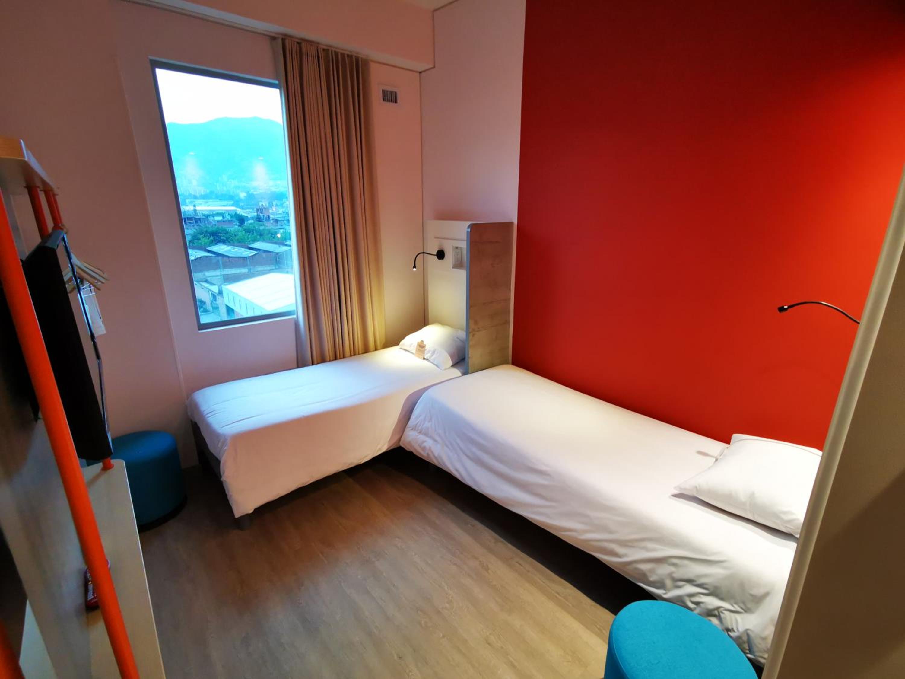 Standard Twin Room - Photo 3