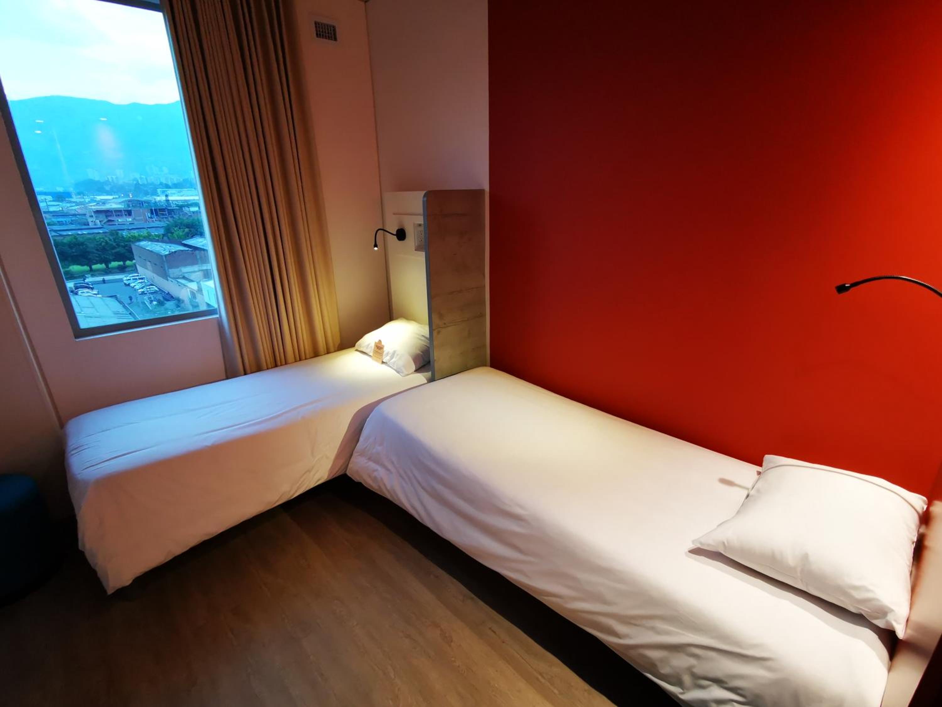 Standard Twin Room - Photo 1